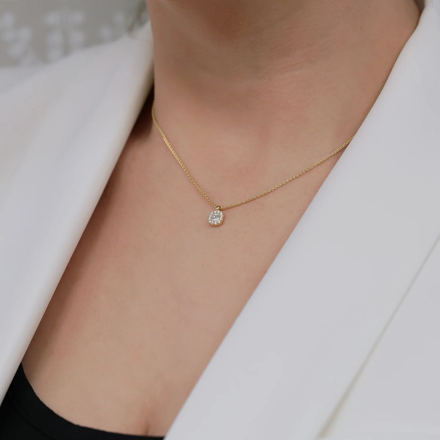 18ct Yellow Gold Cushion Cut Diamond Halo Pendant - Image 2
