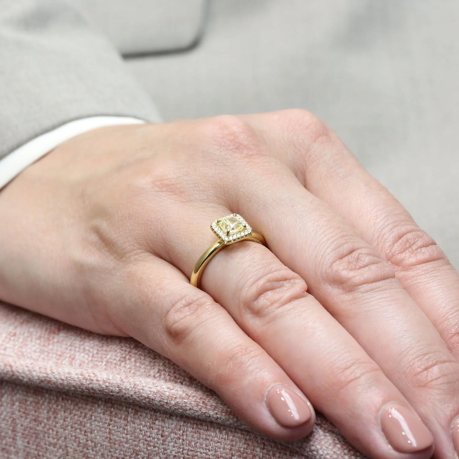 18ct Yellow Gold Cushion Cut Halo Yellow Diamond Ring - Image 4