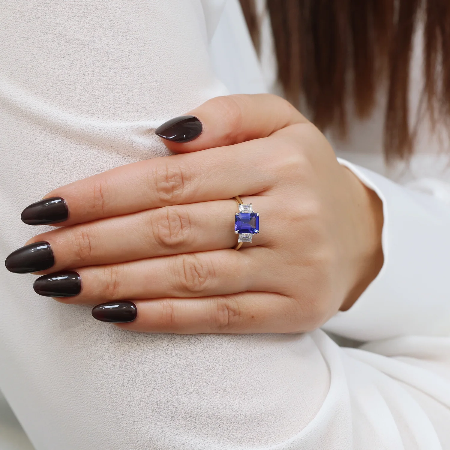18ct Yellow Gold Emerald Cut Tanzanite And Diamond Three Stone Ring - Image 2