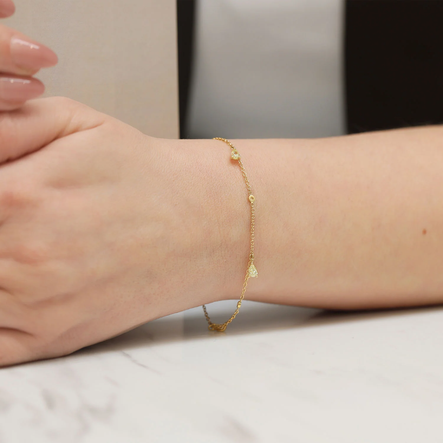 18ct Yellow Gold Fancy Yellow Pear & White Round Brilliant Cut Diamond Bracelet - Image 2