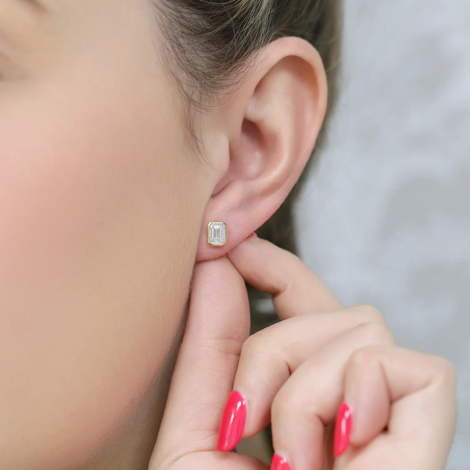 18ct Yellow Gold GIA Certificated Emerald Cut Diamond 1.40ct Rub Over Stud Earrings - Image 2