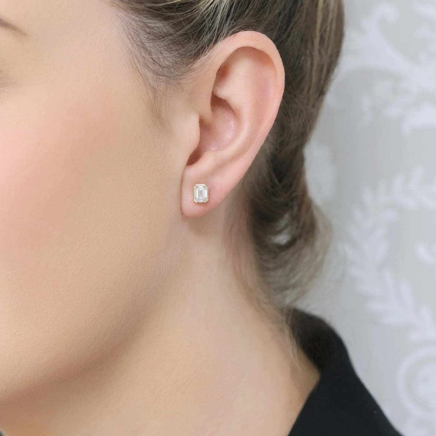 18ct Yellow Gold GIA Certificated Emerald Cut Diamond 1.40ct Rub Over Stud Earrings - Image 3