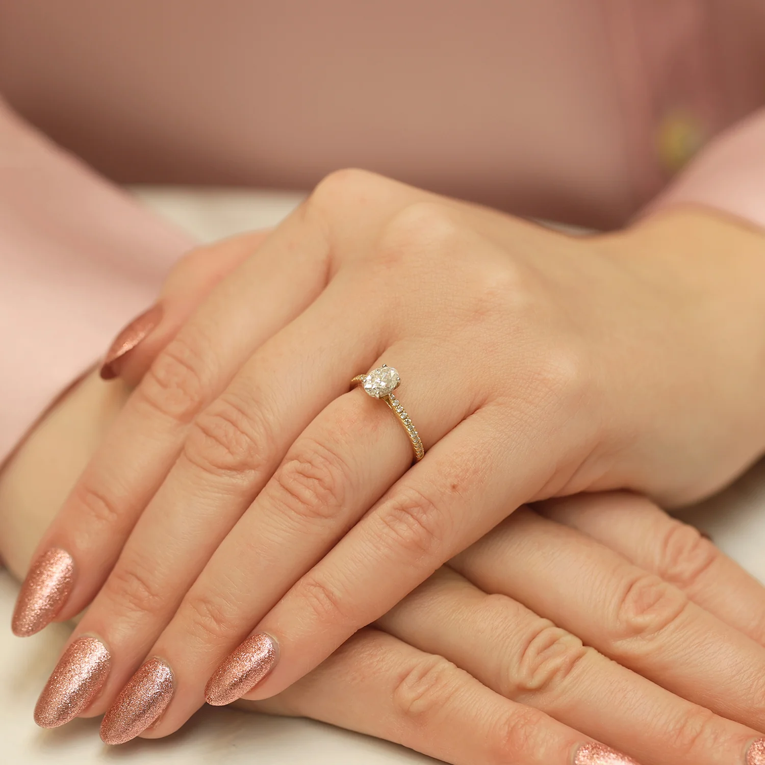 18ct Yellow Gold GIA Certificated Oval Solitaire Diamond Ring With Diamond Shoulders - Image 3
