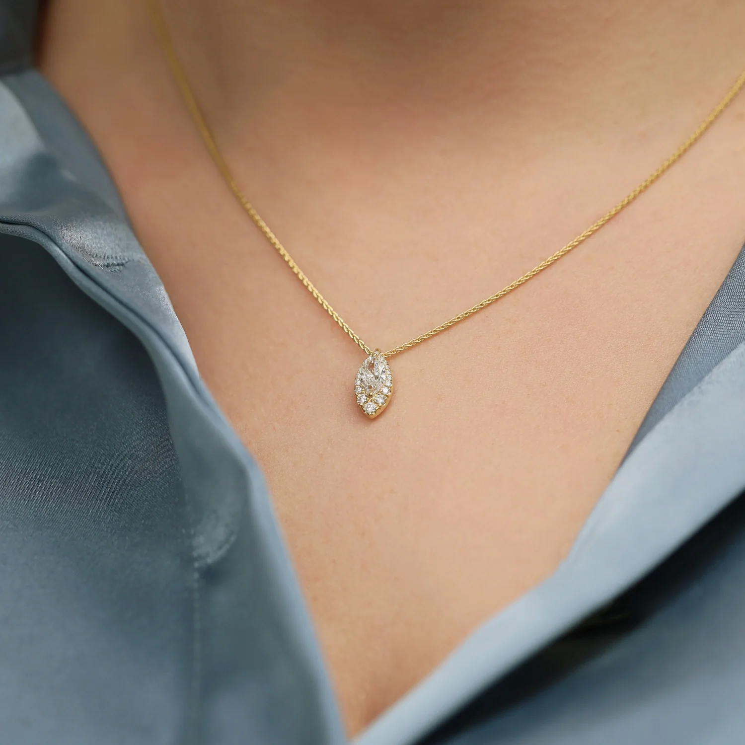 18ct Yellow Gold Marquise Cut Diamond Halo Pendant - Image 2