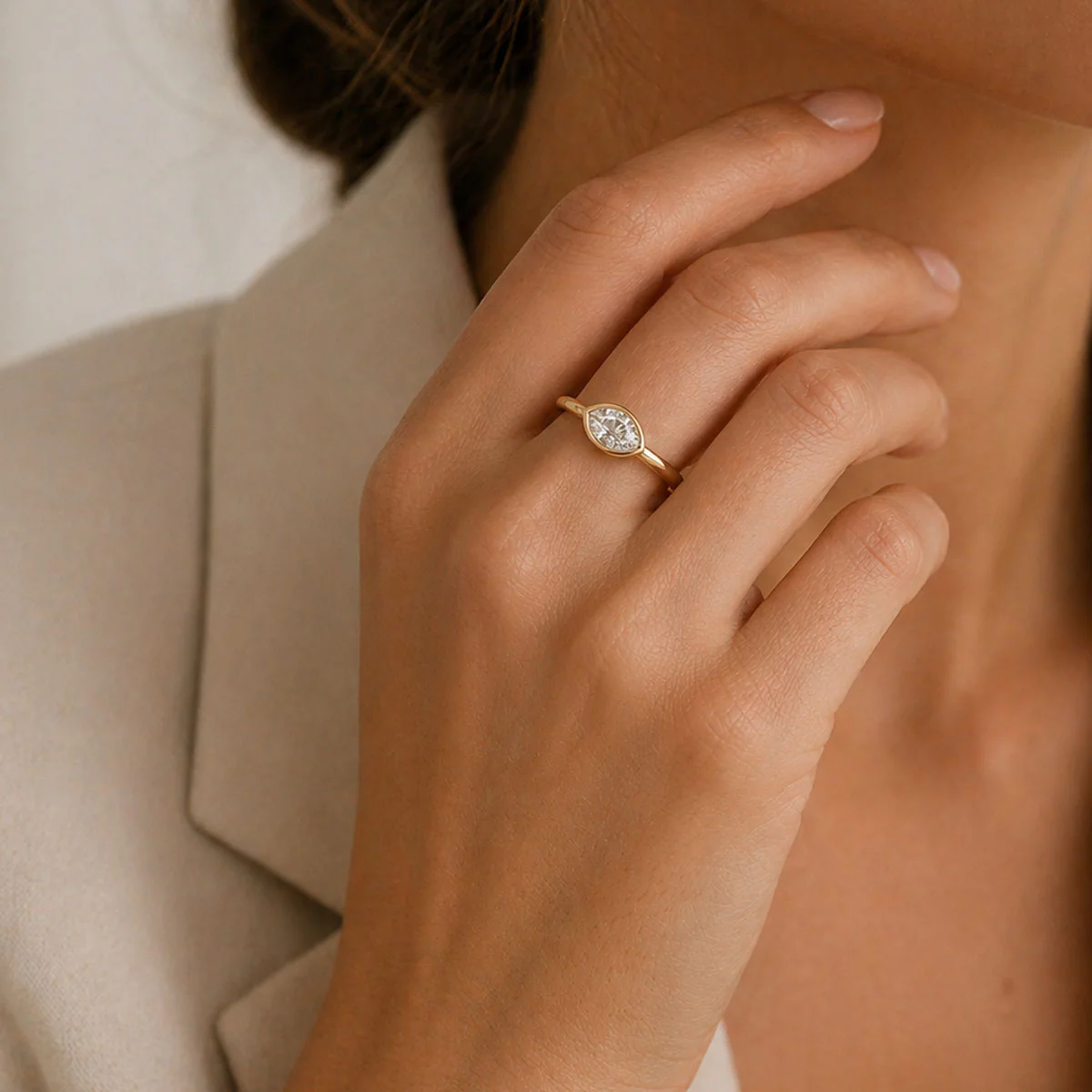 18ct Yellow Gold Marquise Cut Horizontal Rub Over Set Ring - Image 2