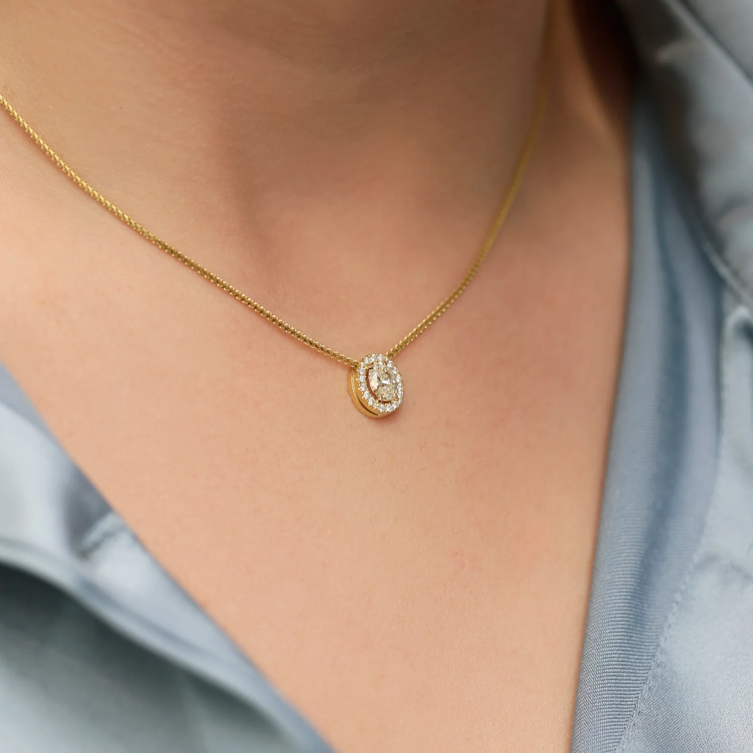 18ct Yellow Gold Oval Cut Light Yellow Diamond Halo Pendant - Image 2