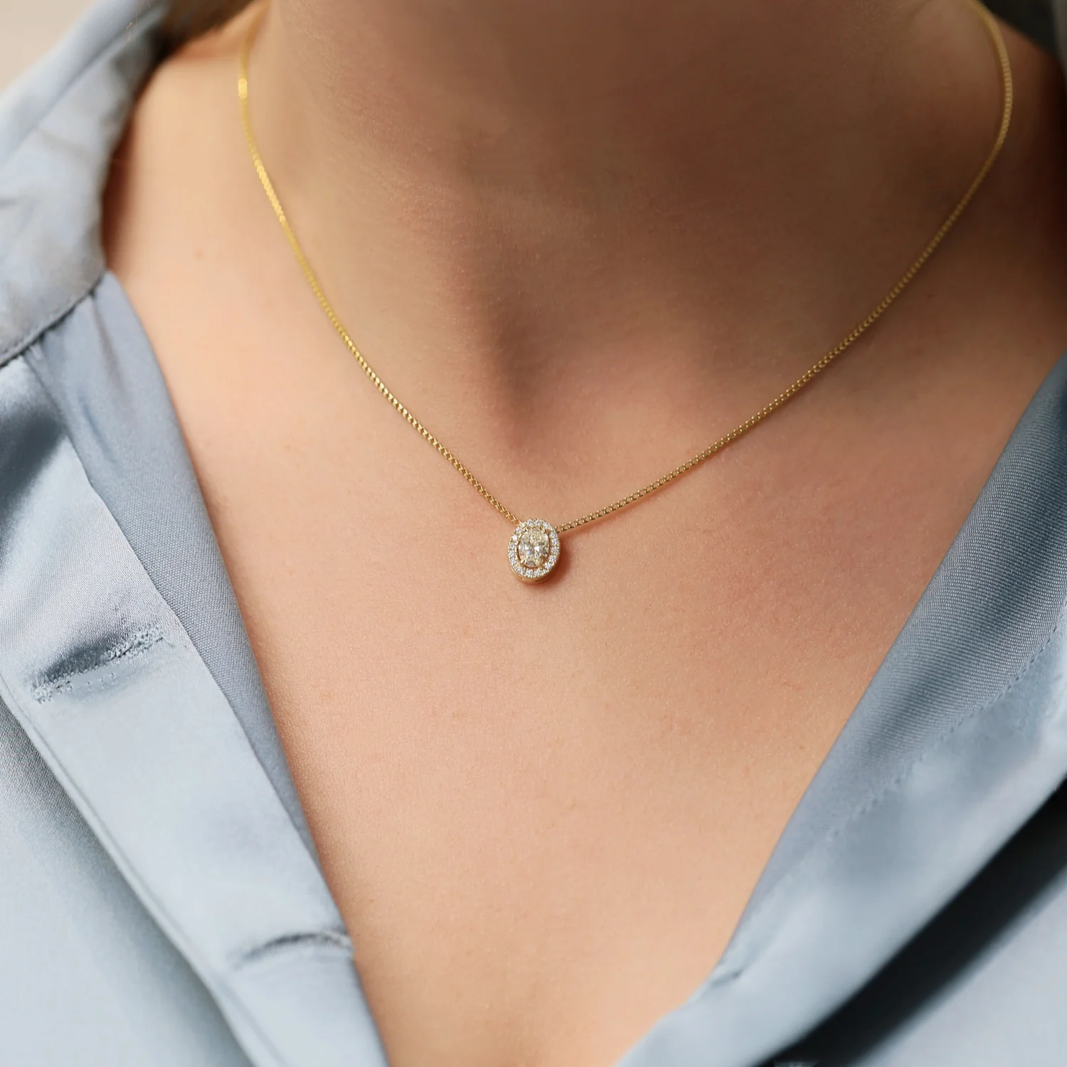 18ct Yellow Gold Oval Cut Light Yellow Diamond Halo Pendant - Image 3
