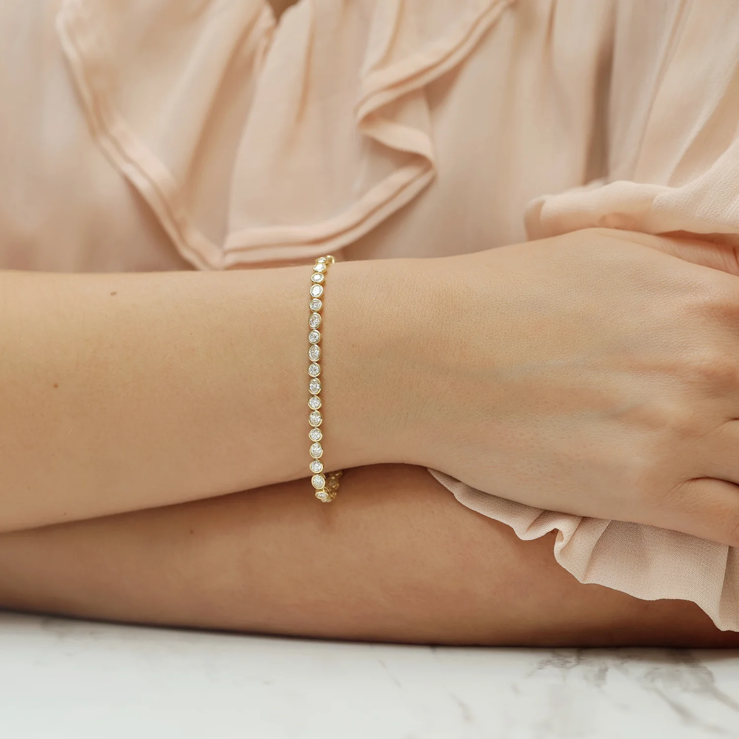 18ct Yellow Gold Oval & Round Brilliant Cut Rubover Set Bracelet - Image 2