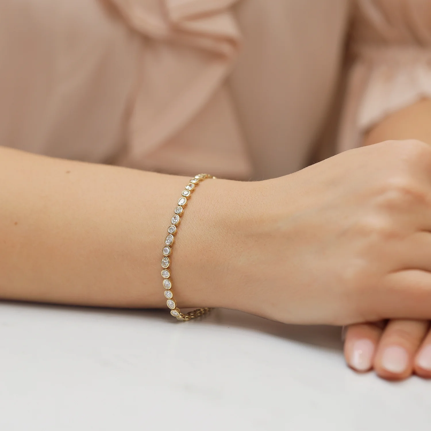 18ct Yellow Gold Oval & Round Brilliant Cut Rubover Set Bracelet - Image 3