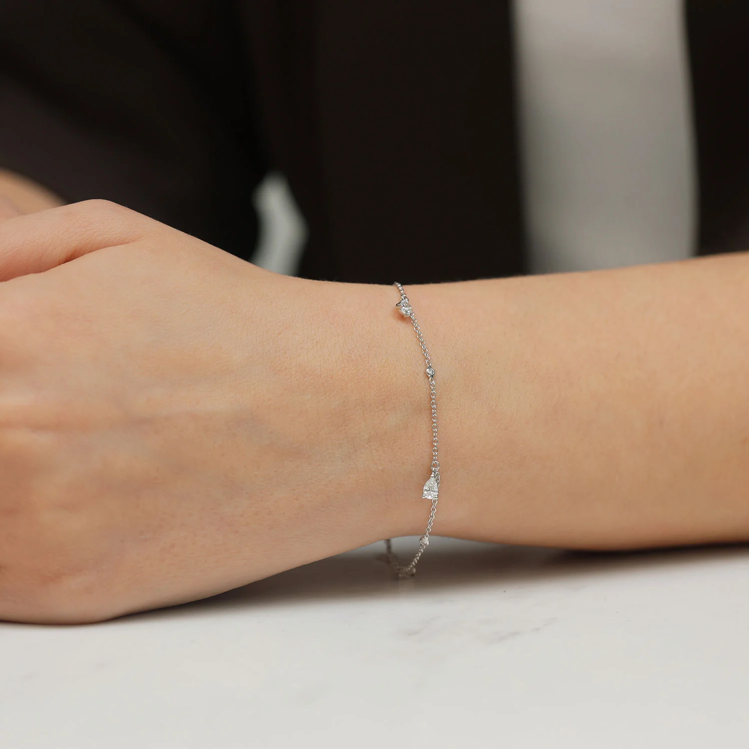 18ct White Gold Pear & Round Brilliant Cut Diamond Bracelet - Image 3