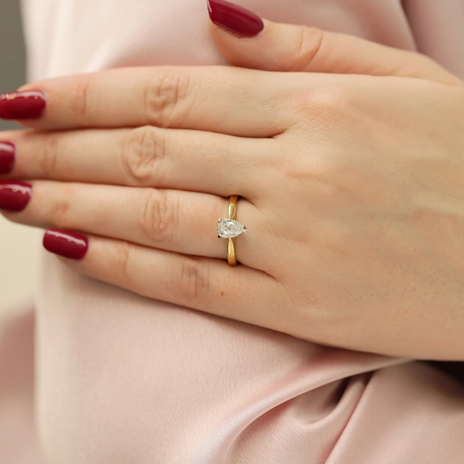 18ct Yellow Gold Pear Cut Diamond Engagement Ring - Image 3