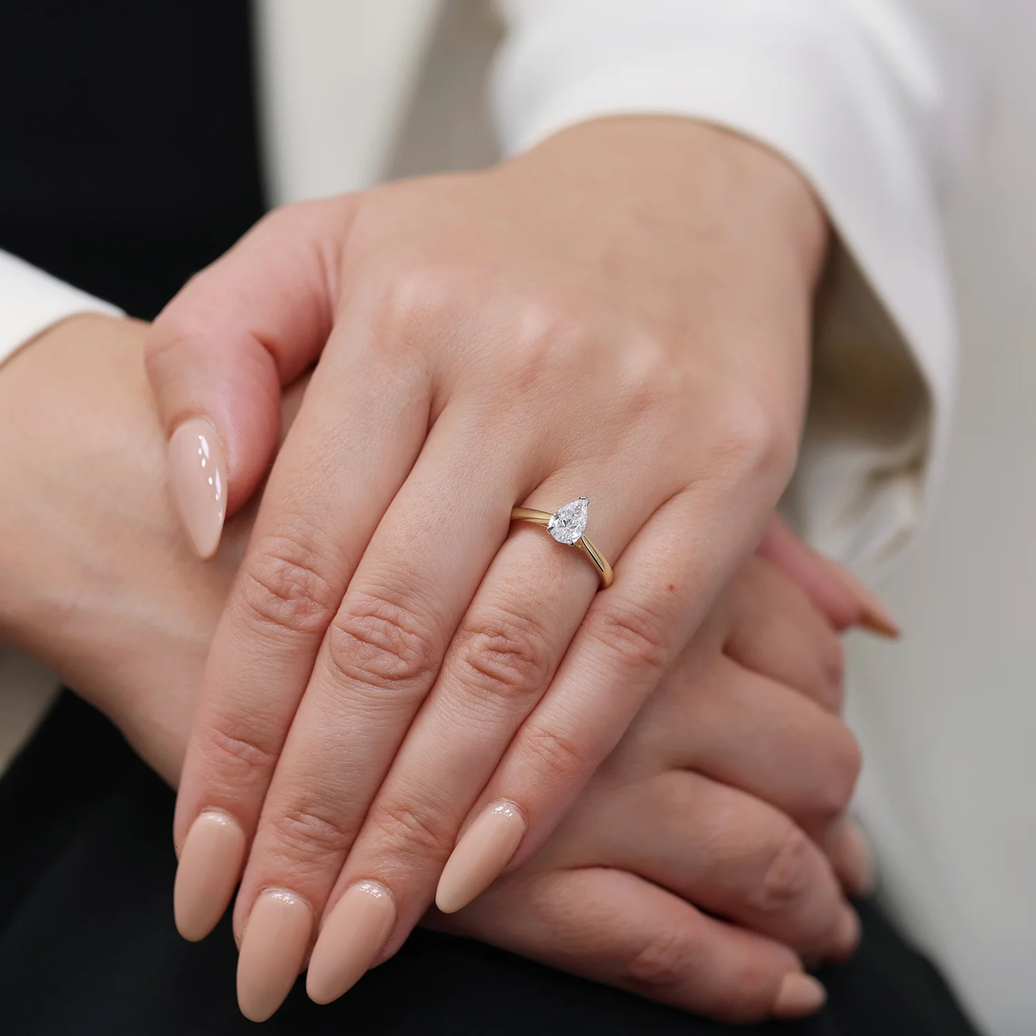 18ct Yellow Gold Pear Cut Diamond Engagement Ring - Image 3