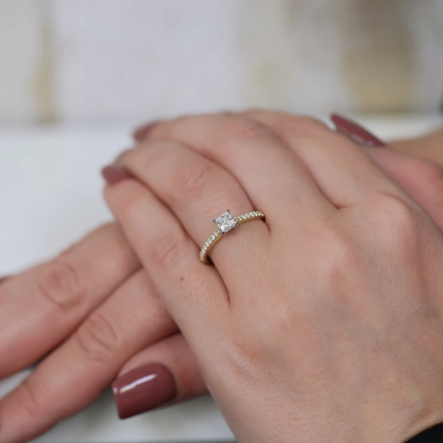 18ct Yellow Gold Princess Cut Diamond Ring With Diamond Shoulders - Image 2