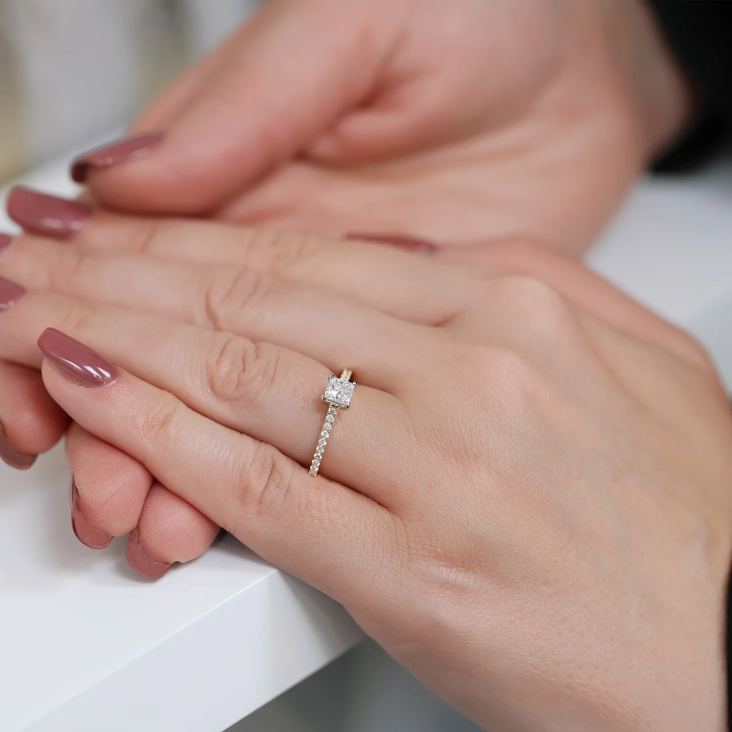 18ct Yellow Gold Princess Cut Diamond Ring With Diamond Shoulders - Image 3