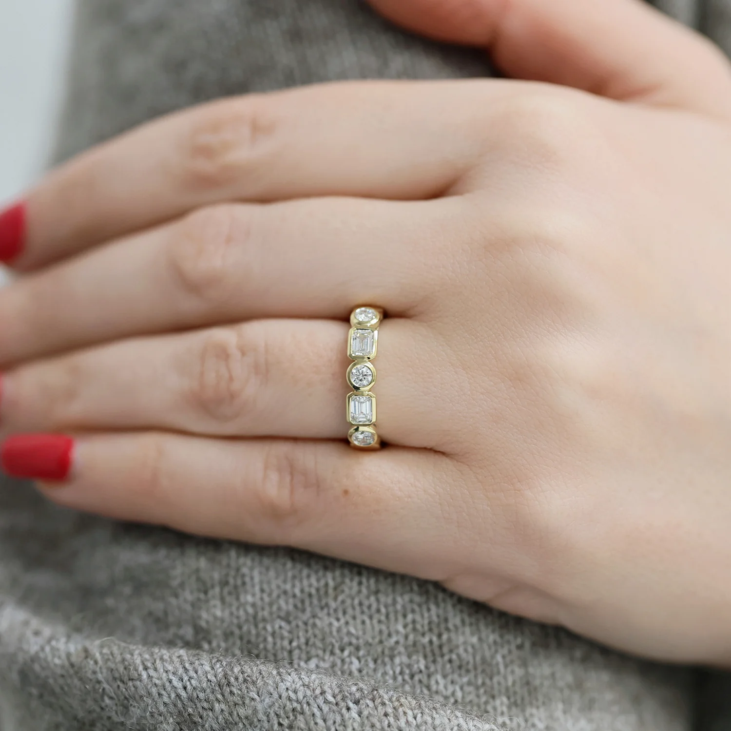 18ct Yellow Gold Round And Emerald Cut Diamond Rub Over Set Eternity Ring - Image 2