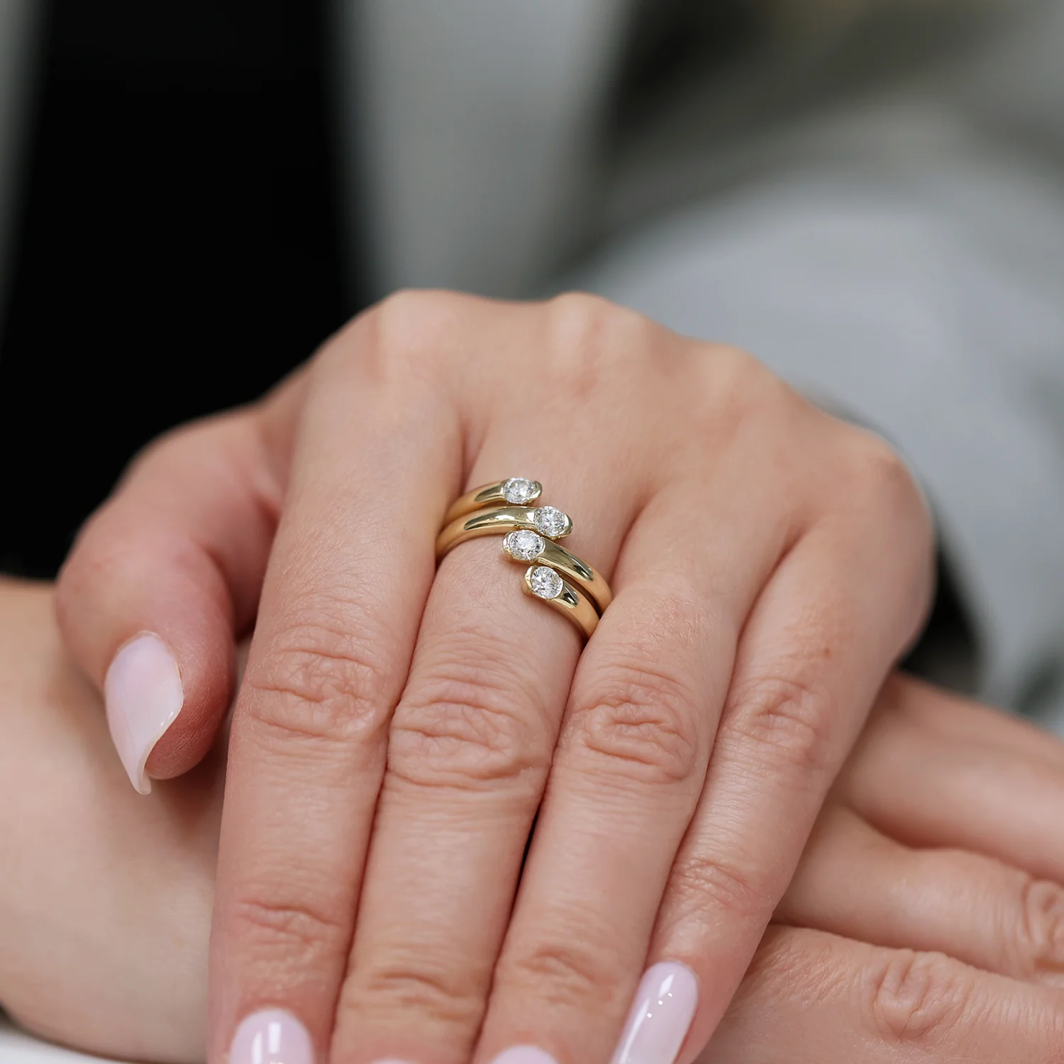 18ct Yellow Gold Round Brilliant Cut Diamond Double Twist Shaped Dress Ring - Image 2
