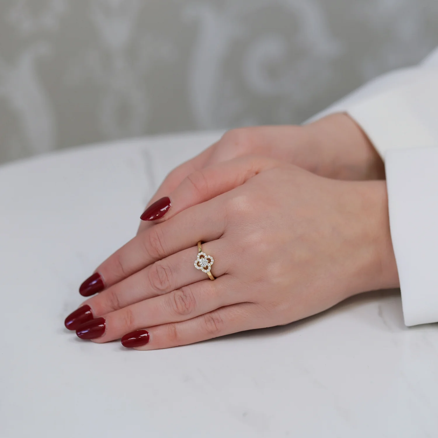18ct Yellow Gold Round Brilliant Cut Diamond Flower Cluster Ring - Image 3