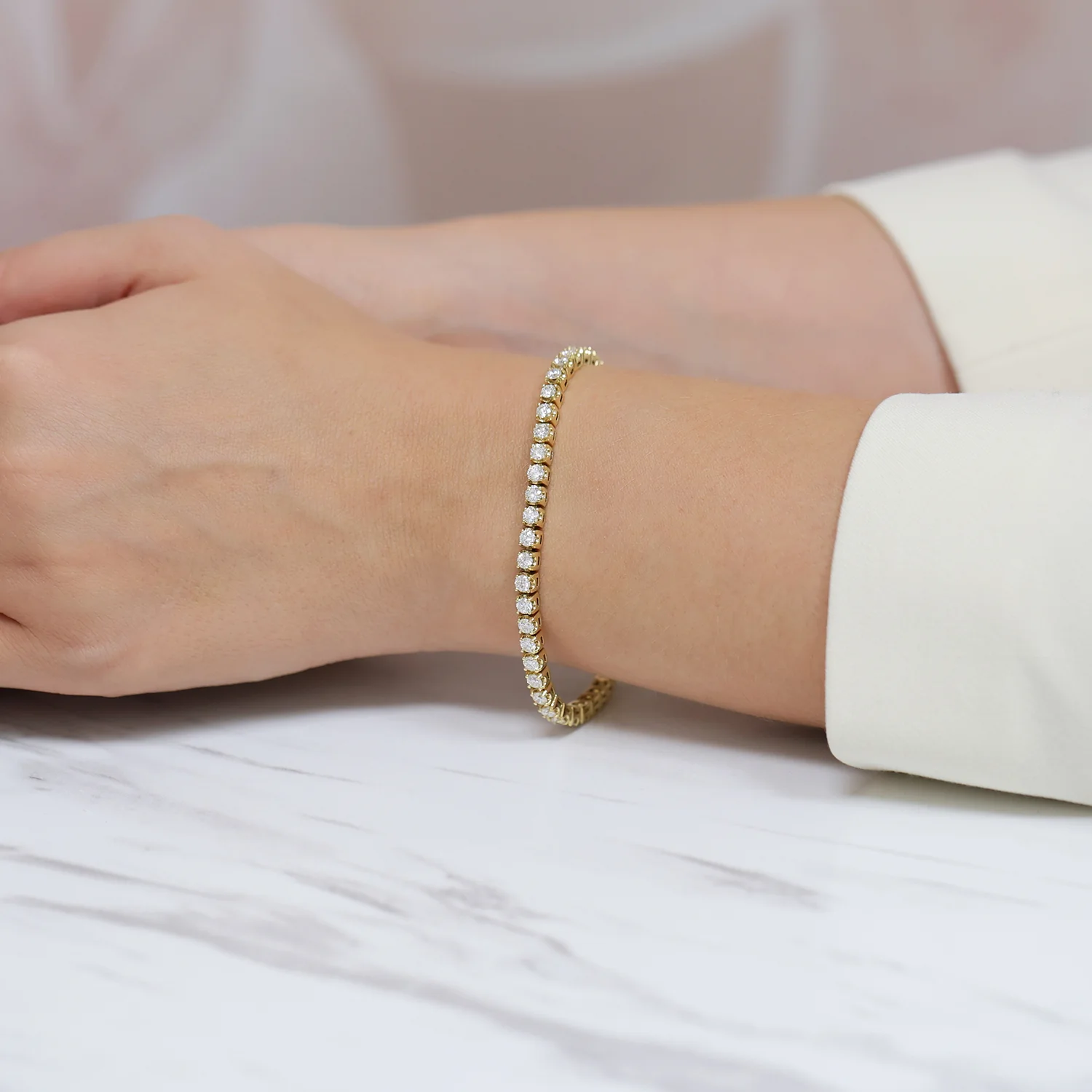 18ct Yellow Gold Round Brilliant Cut Diamond Line Bracelet - Image 3