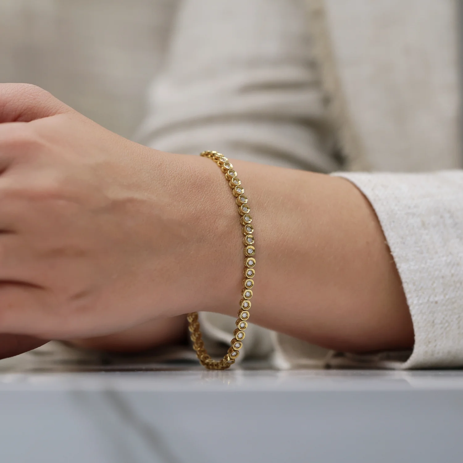 18ct Yellow Gold Round Brilliant Cut Diamond Tennis Bracelet In A Rub Over Setting - Image 3