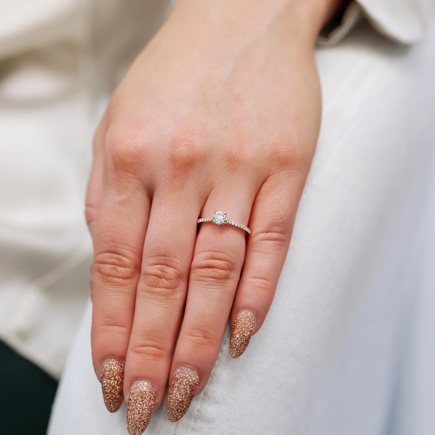 18ct Yellow Gold GIA Certified Round Brilliant Cut Diamond Ring With Diamond Set Shoulders - Image 3