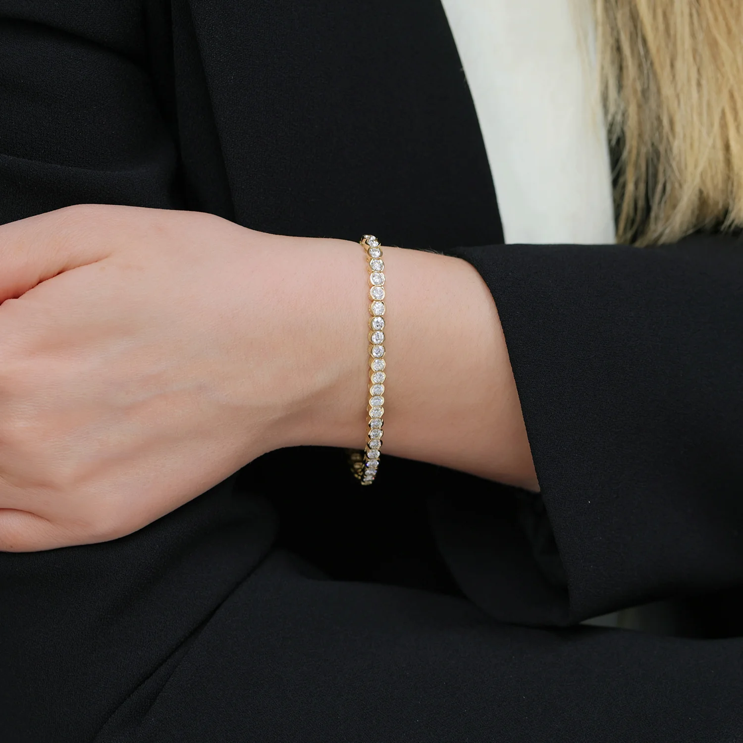 18ct Yellow Gold Round Brilliant Cut Diamond Rub Over Tennis Bracelet - Image 2