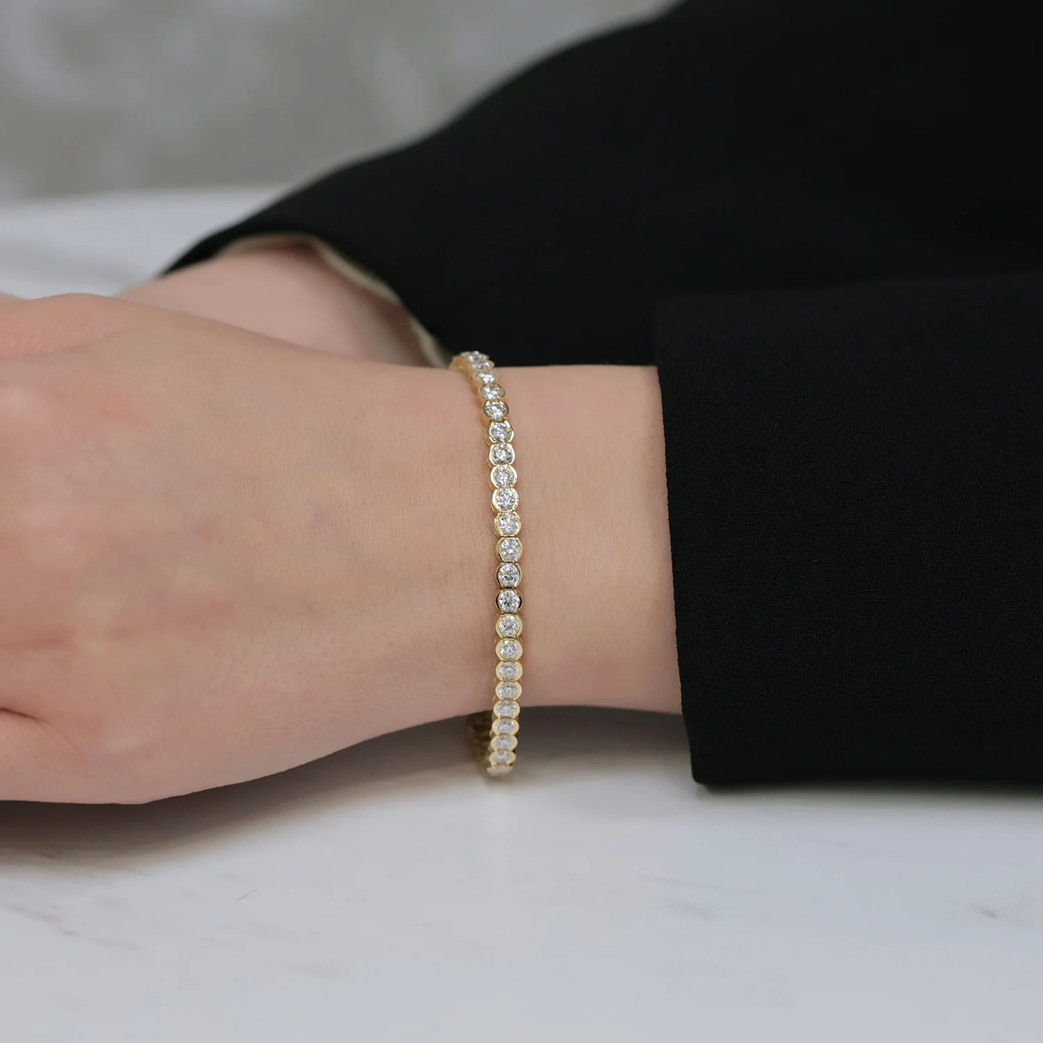 18ct Yellow Gold Round Brilliant Cut Diamond Rub Over Tennis Bracelet - Image 3