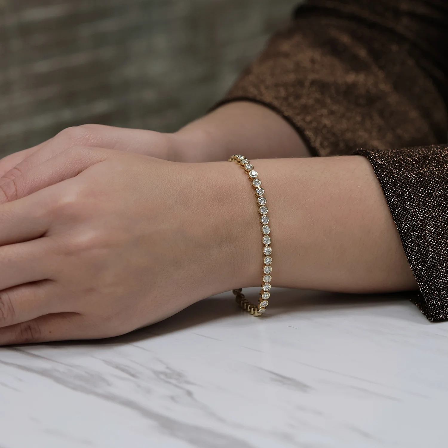 18ct Yellow Gold Round Brilliant Cut Diamond Tennis Bracelet - Image 2