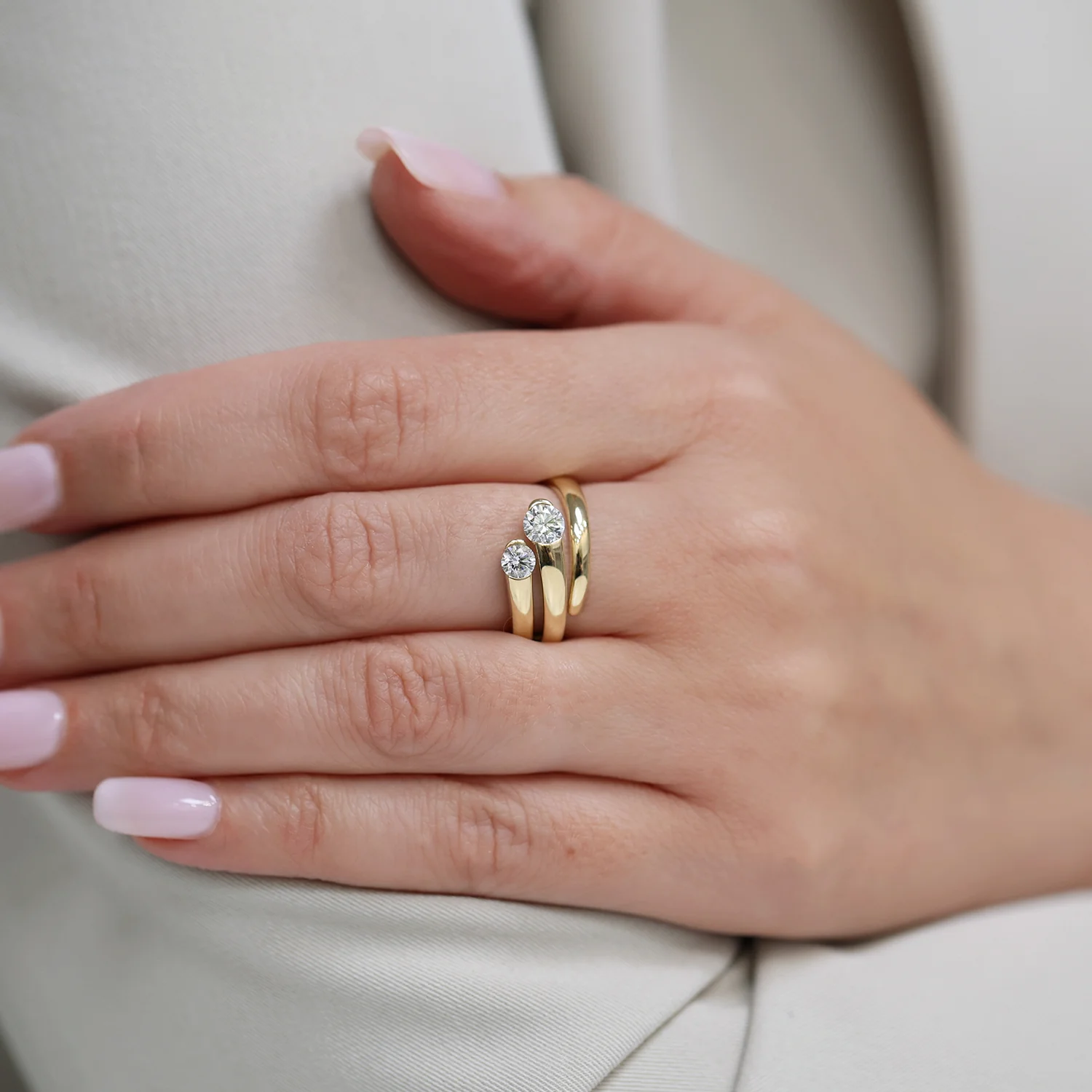 18ct Yellow Gold Round Brilliant Twist Shaped Dress Ring - Image 3