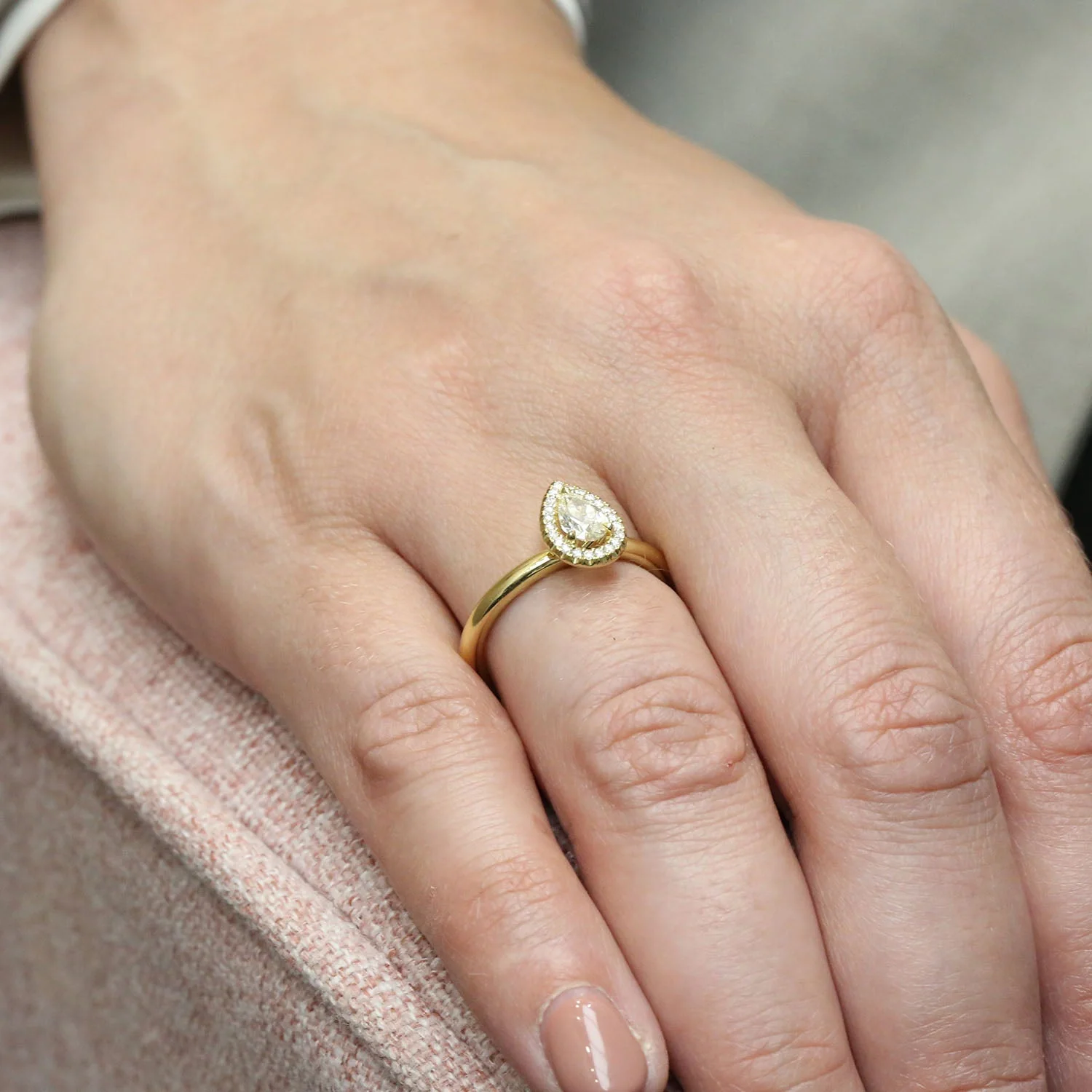 18ct Yellow Gold 0.42 Carat Yellow Diamond Halo Set Ring - Image 4