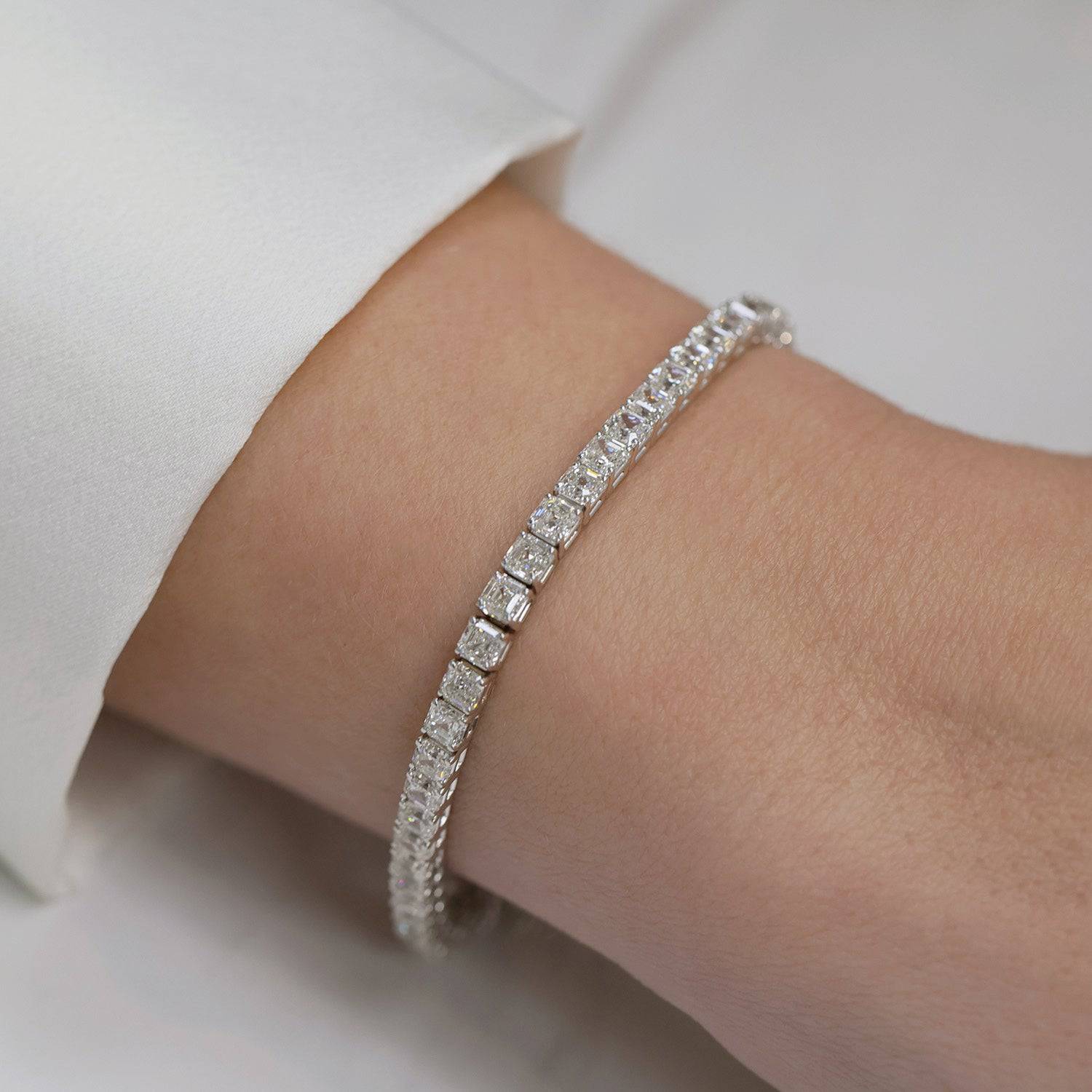 18ct White Gold Asscher Cut Diamond Claw Set Tennis Bracelet - Image 3