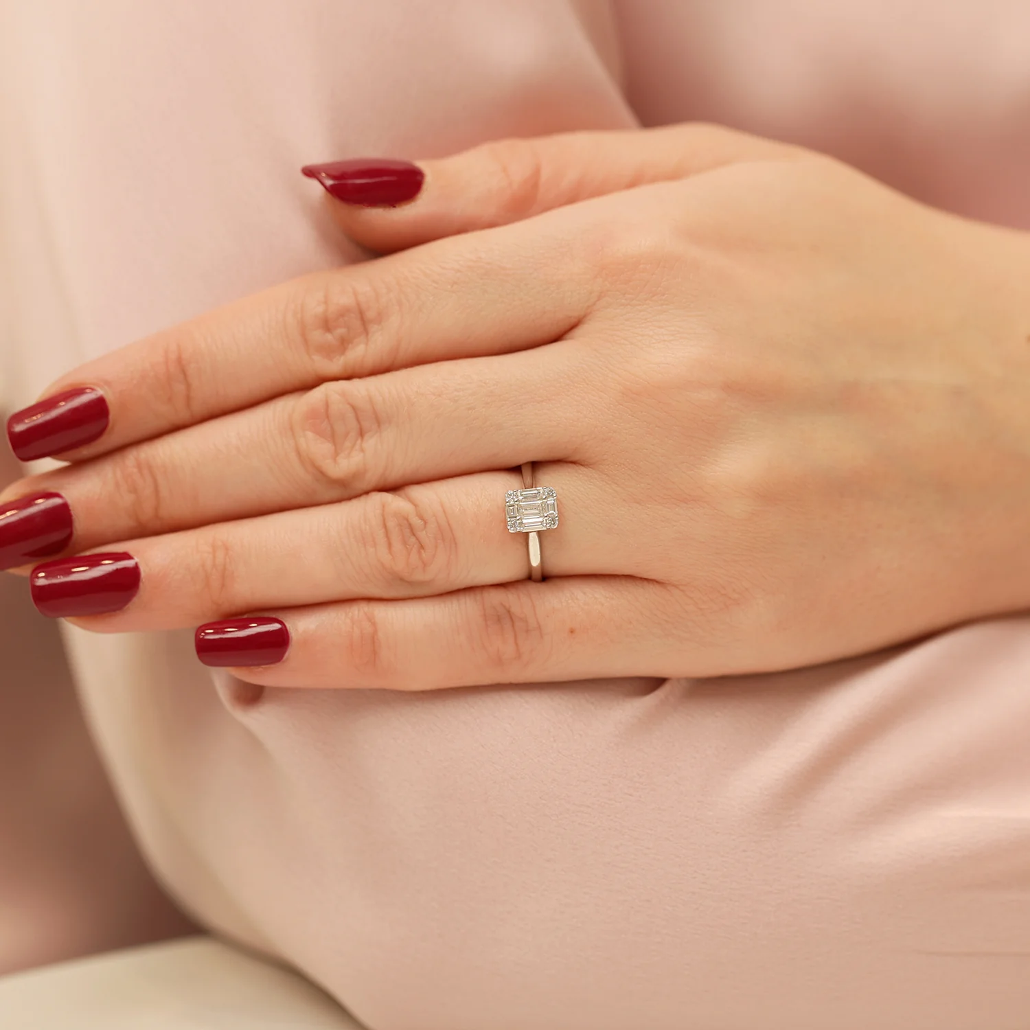 18ct White Gold 0.50 Carat Baguette And Round Brilliant Cut Diamond Cluster Ring - Image 3