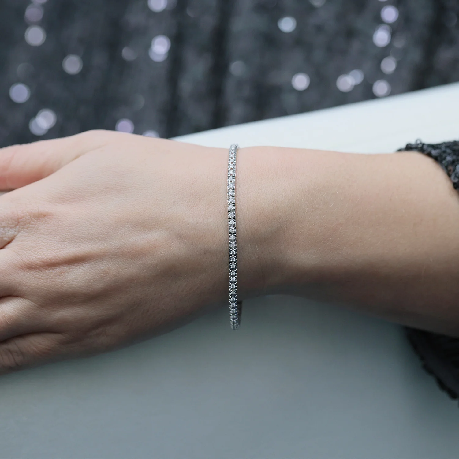 18ct White Gold and Claw Set Round Brilliant Cut Diamond Tennis Bracelet - Image 2