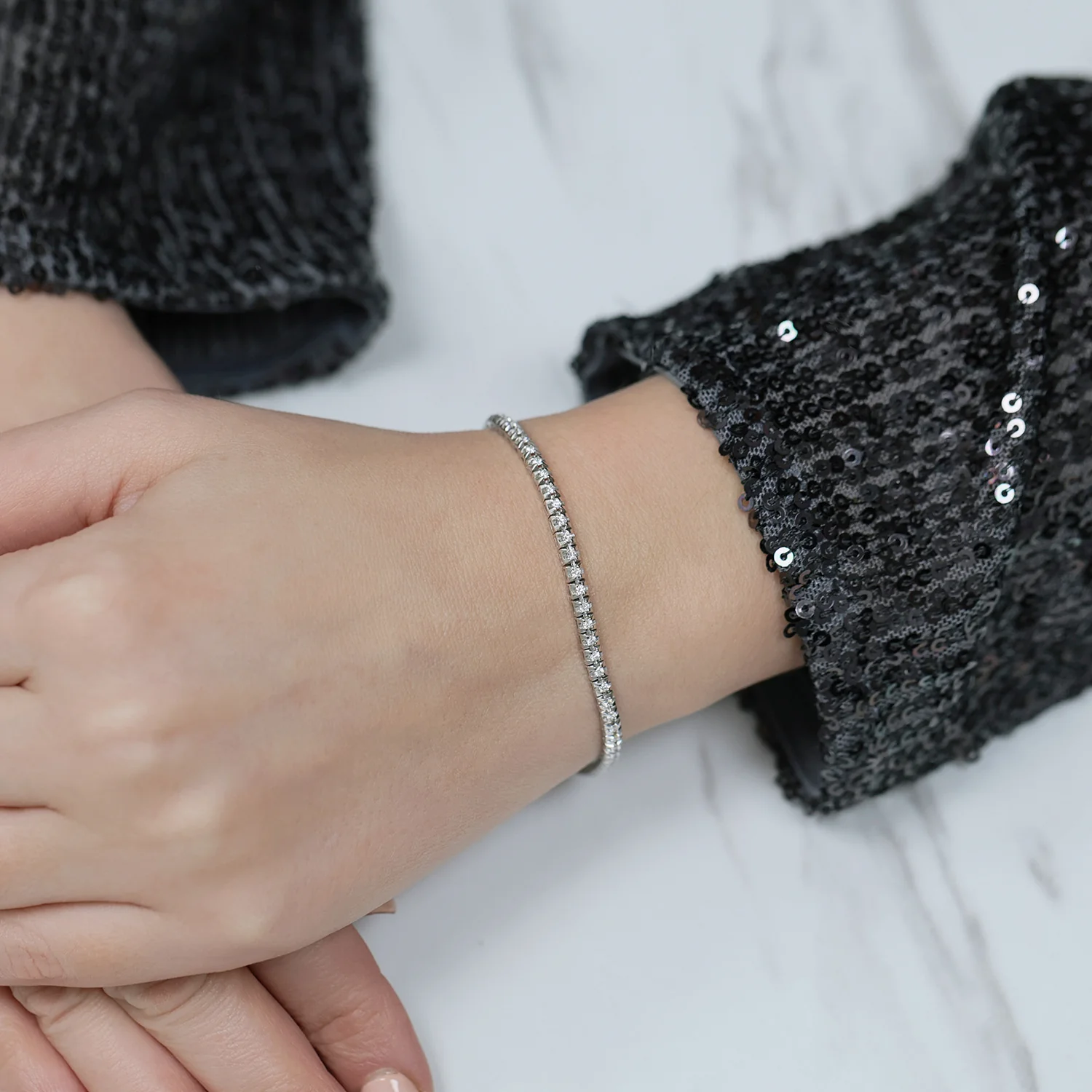 18ct White Gold and Claw Set Round Brilliant Cut Diamond Tennis Bracelet - Image 3
