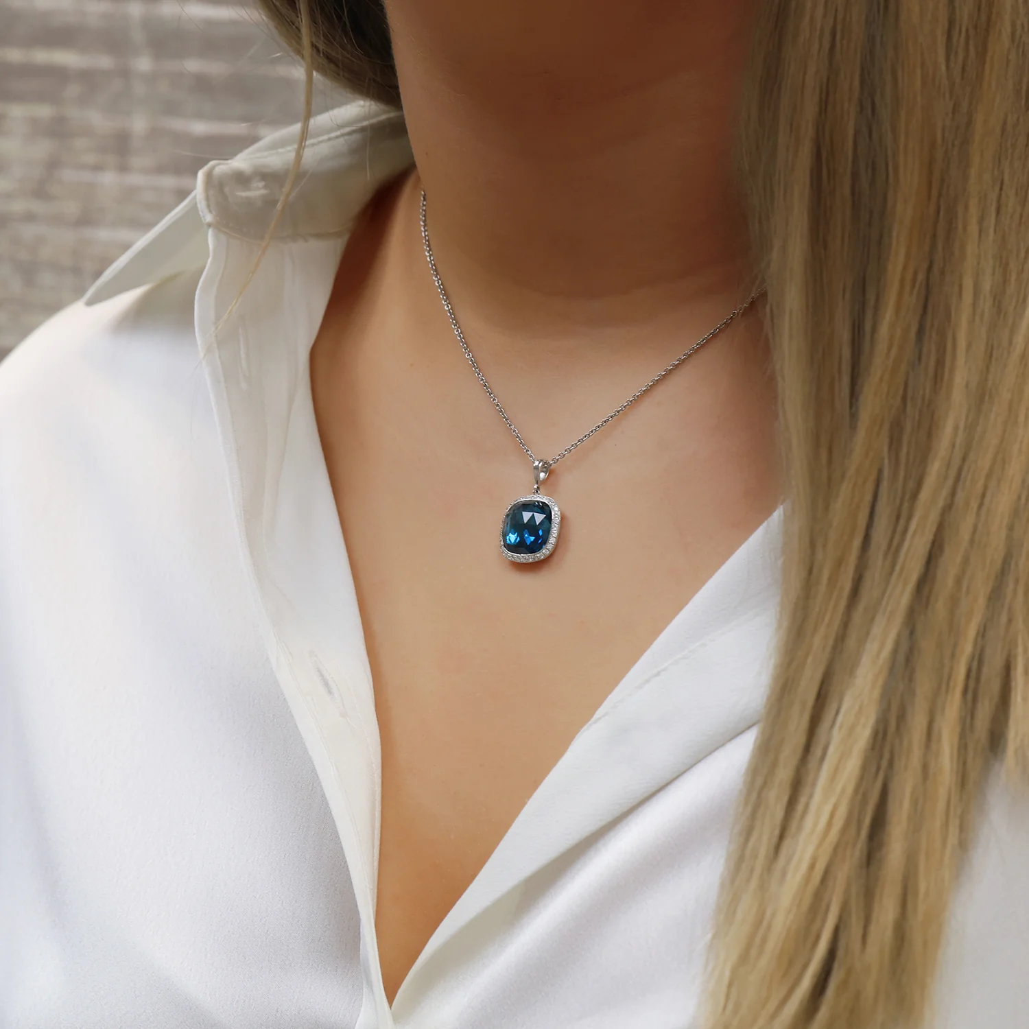 18ct White Gold Cushion Cut Topaz Diamond Halo Pendant - Image 3