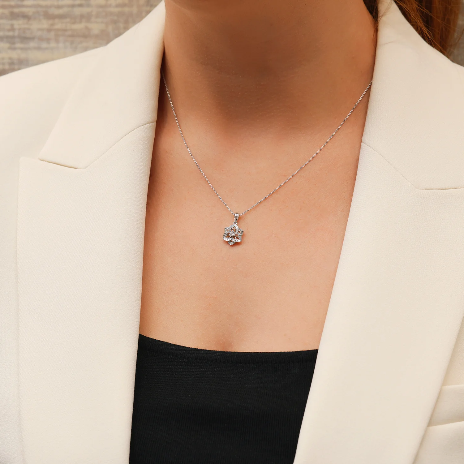 18ct White Gold Diamond Flower Open Cluster Pendant - Image 2