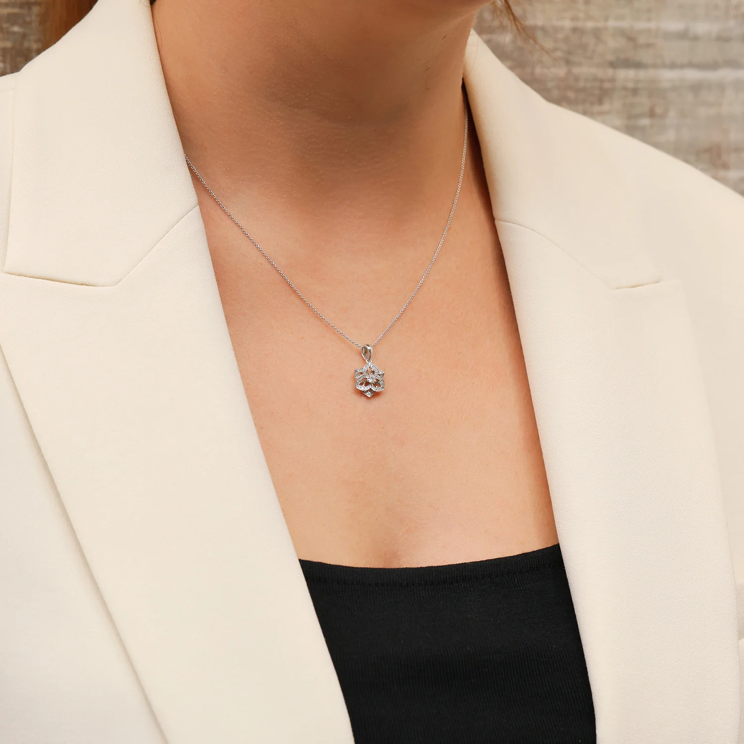 18ct White Gold Diamond Flower Open Cluster Pendant - Image 3