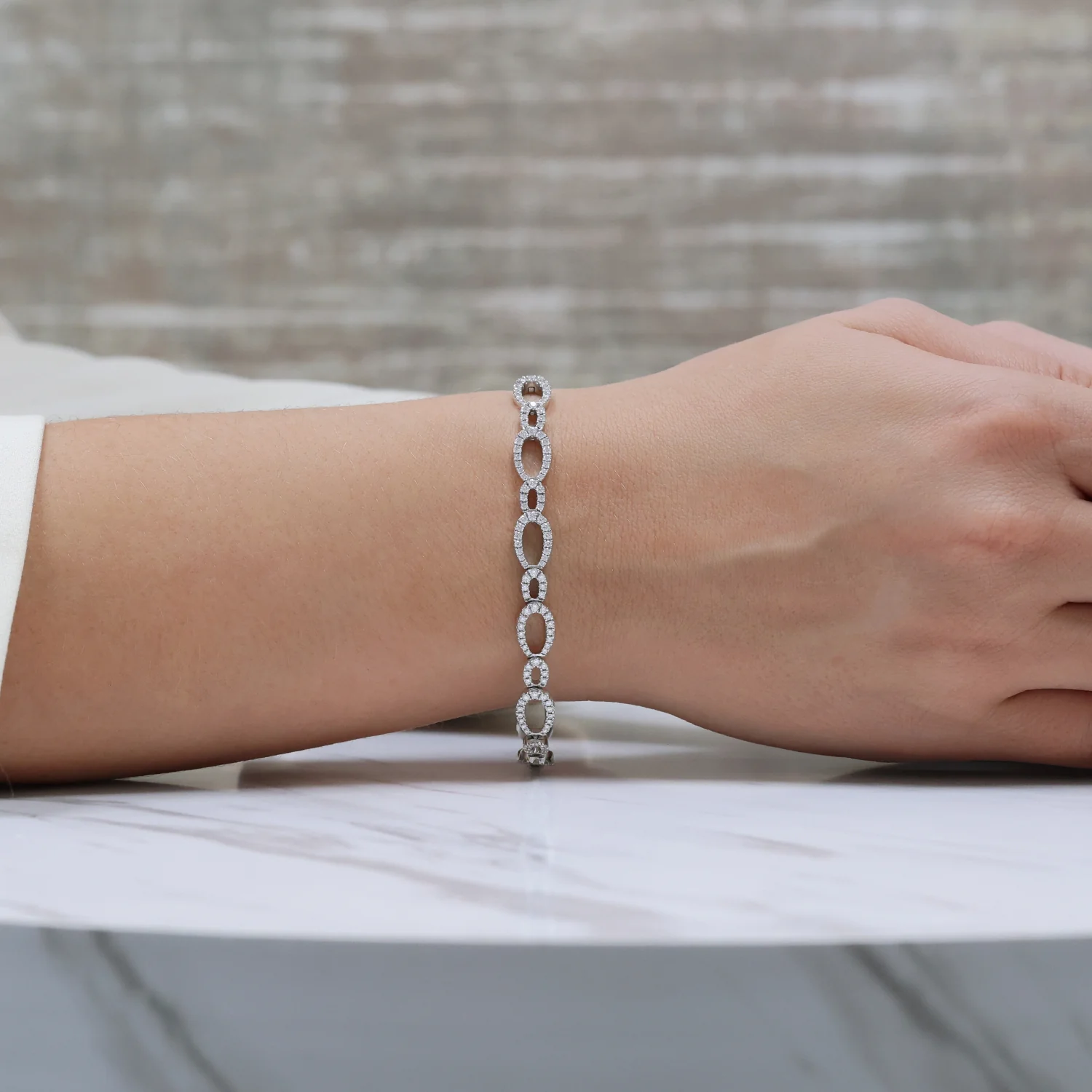 18ct White Gold Diamond Set Oval Link Bracelet - Image 2