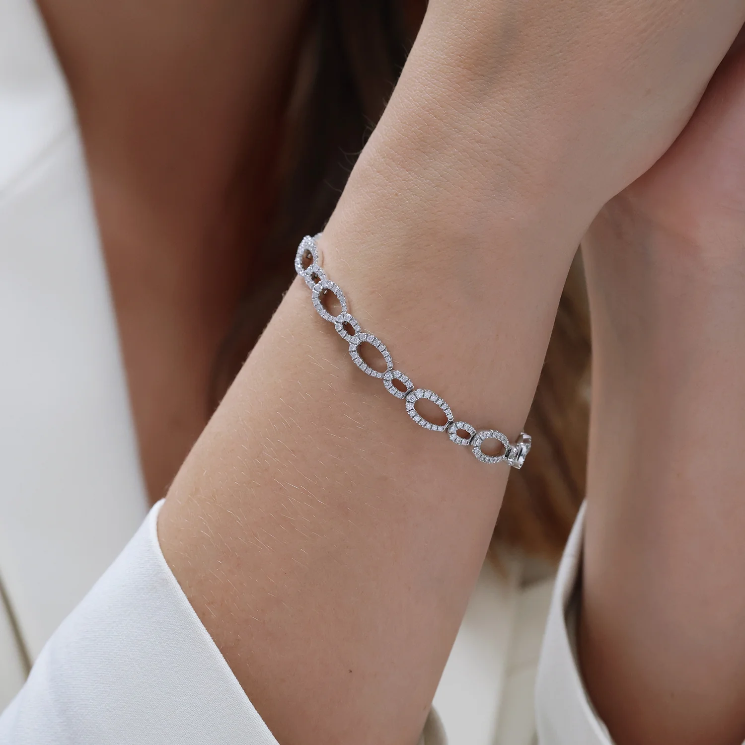 18ct White Gold Diamond Set Oval Link Bracelet - Image 3