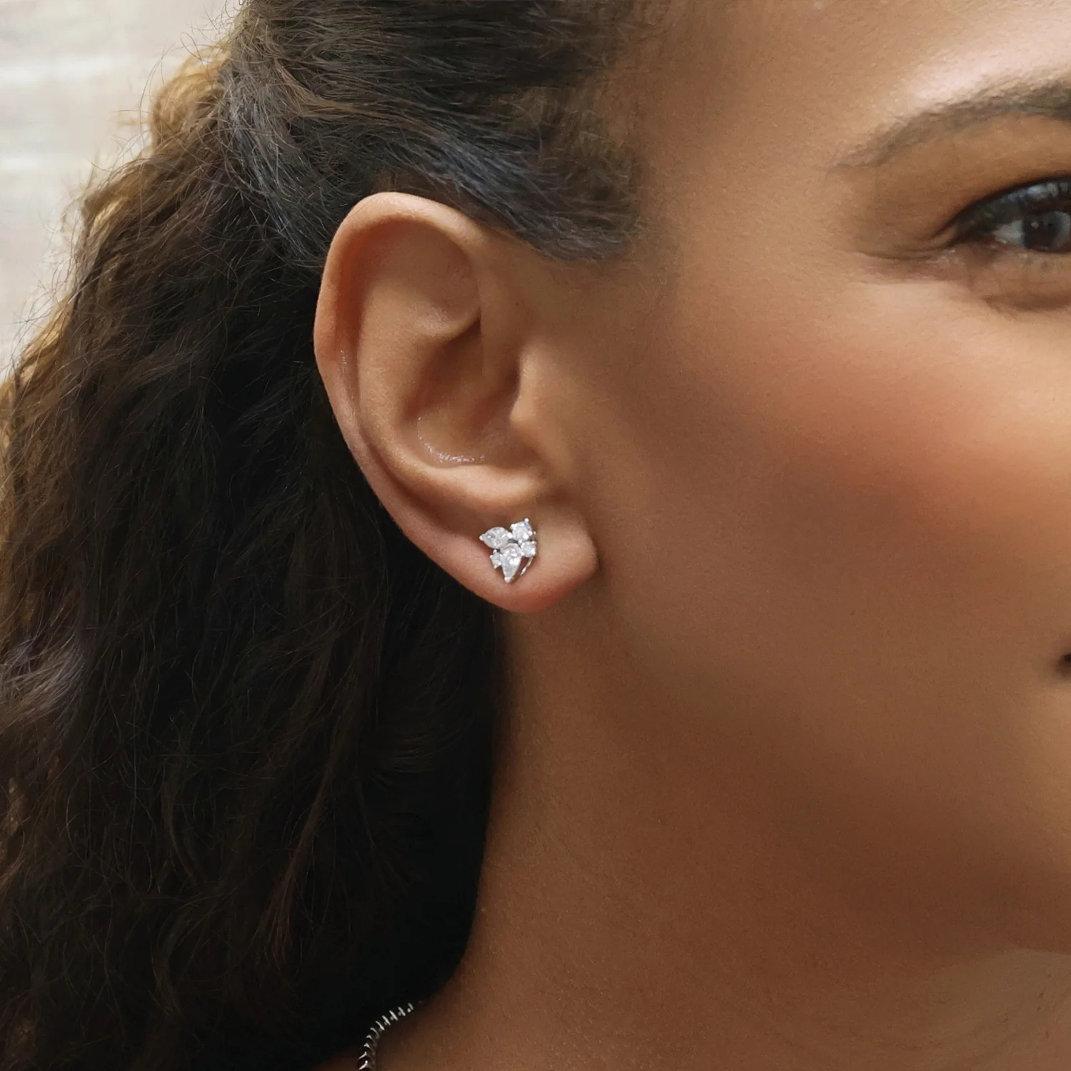 18ct White Gold Five Diamond Cascade Stud Earrings - Image 3