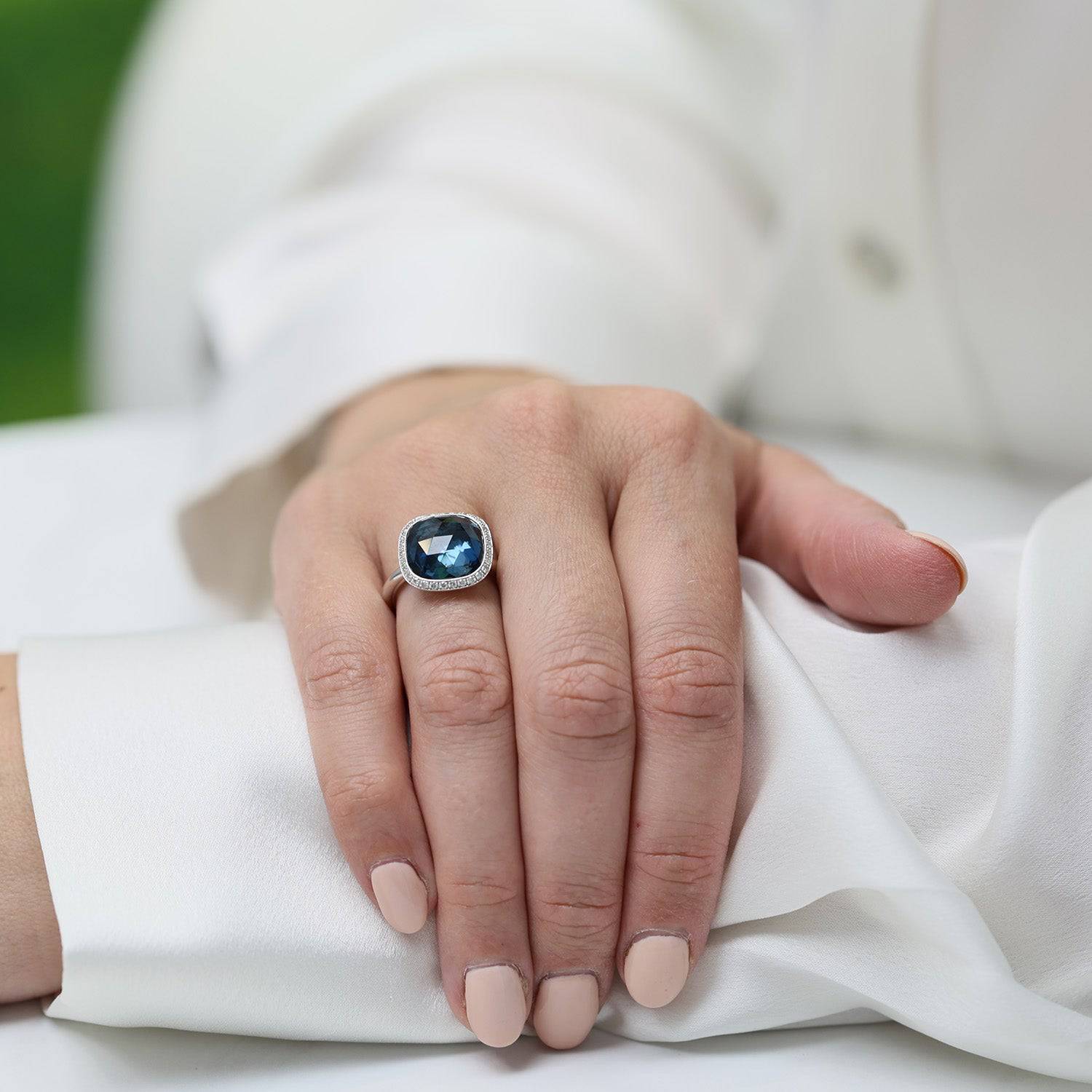 18ct White Gold London Blue Topaz Fancy Ring With A Round Brilliant Cut Halo Surround - Image 2