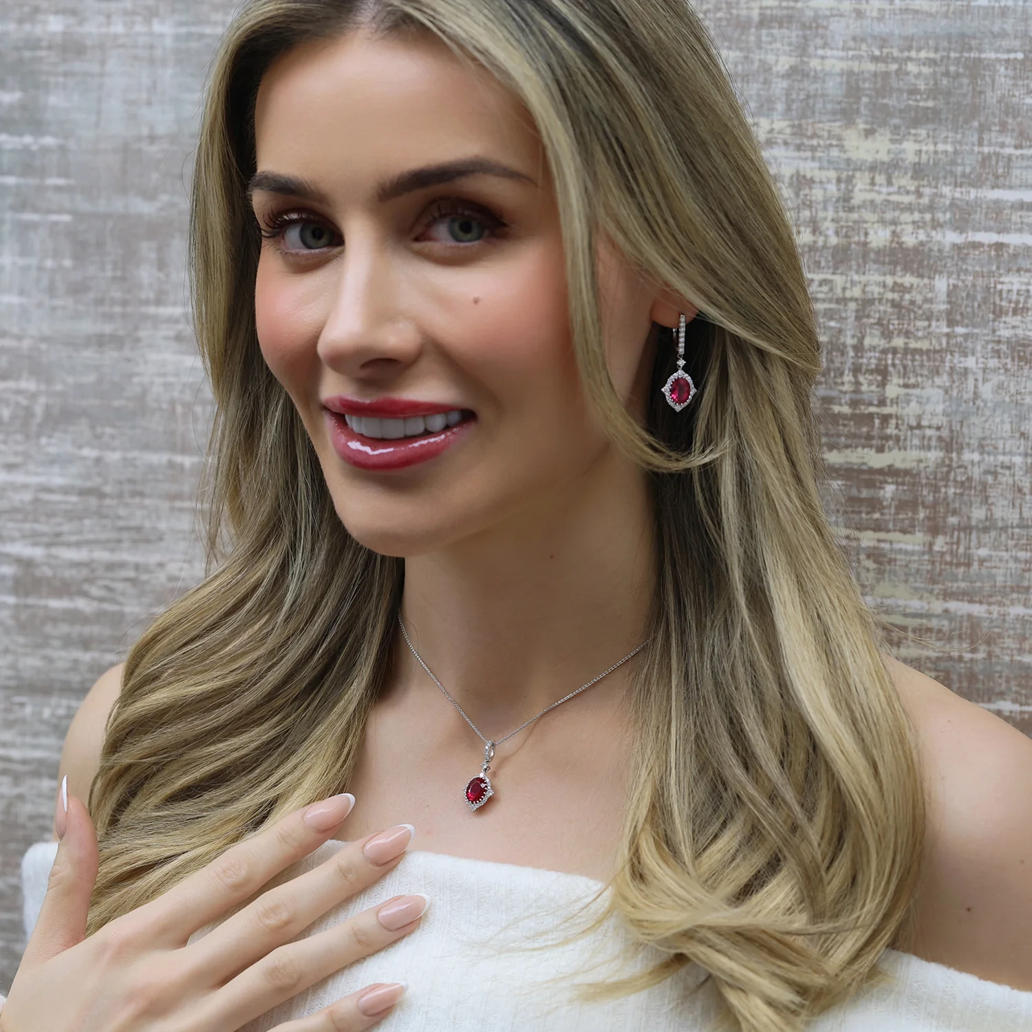 18ct White Gold Oval Rubellite And Diamond Vintage Cluster Pendant - Image 2