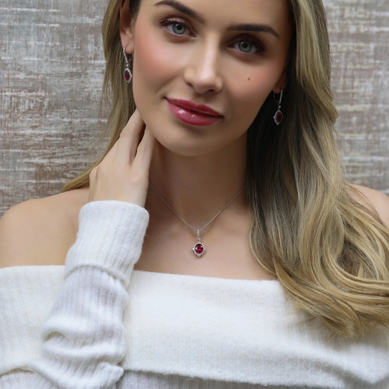 18ct White Gold Oval Rubellite And Diamond Vintage Cluster Pendant - Image 3