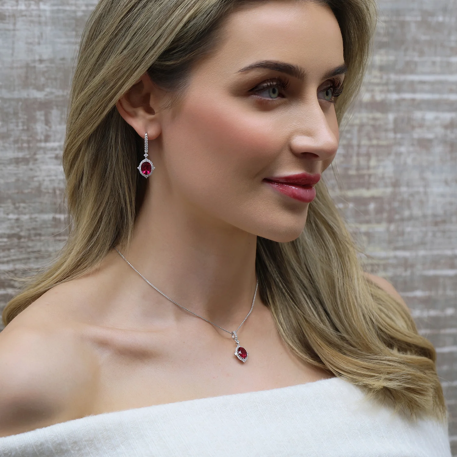 18ct White Gold Oval Rubellite And Diamond Vintage Cluster Pendant - Image 5