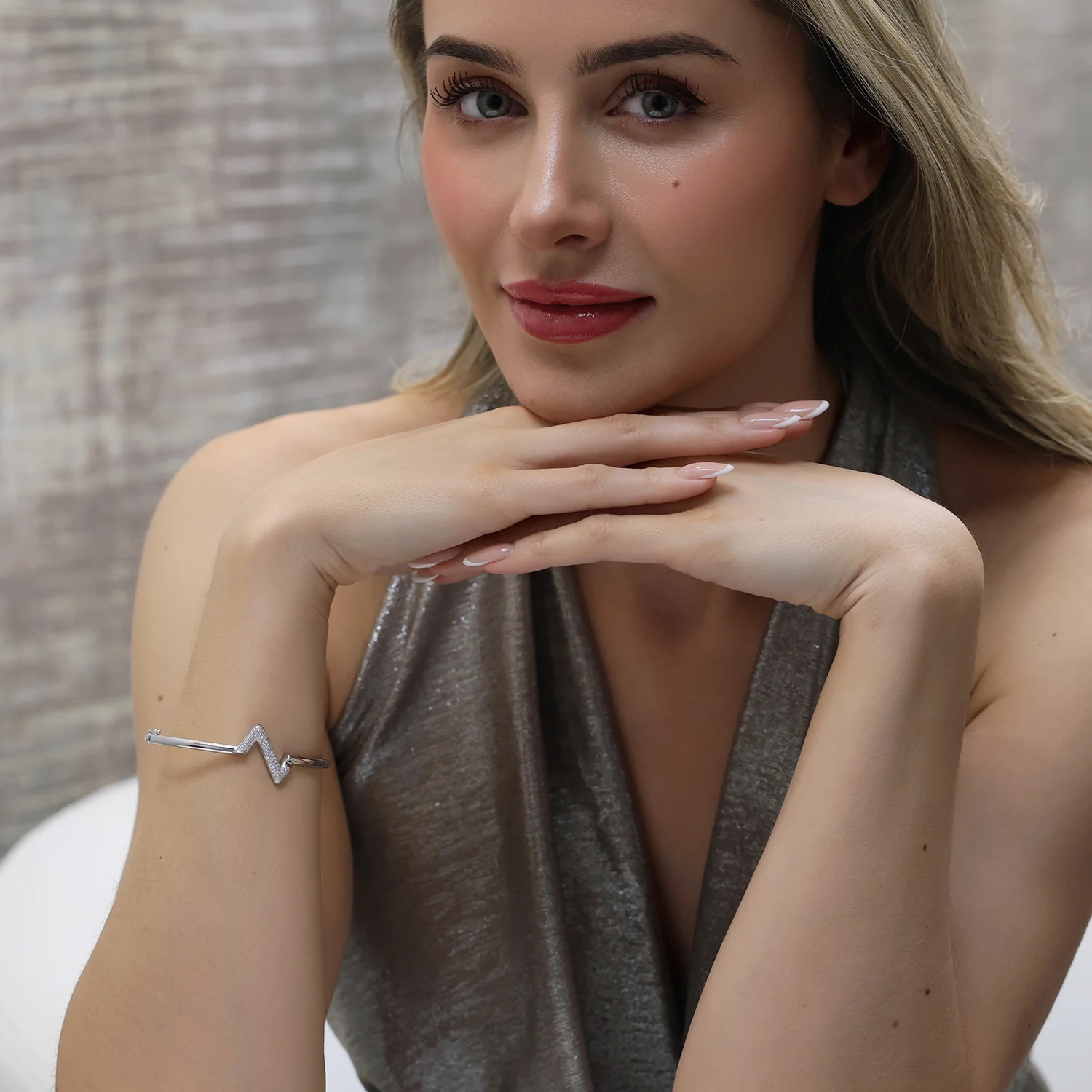 18ct White Gold Pave Diamond Zig Zag Hinged Bangle - Image 2