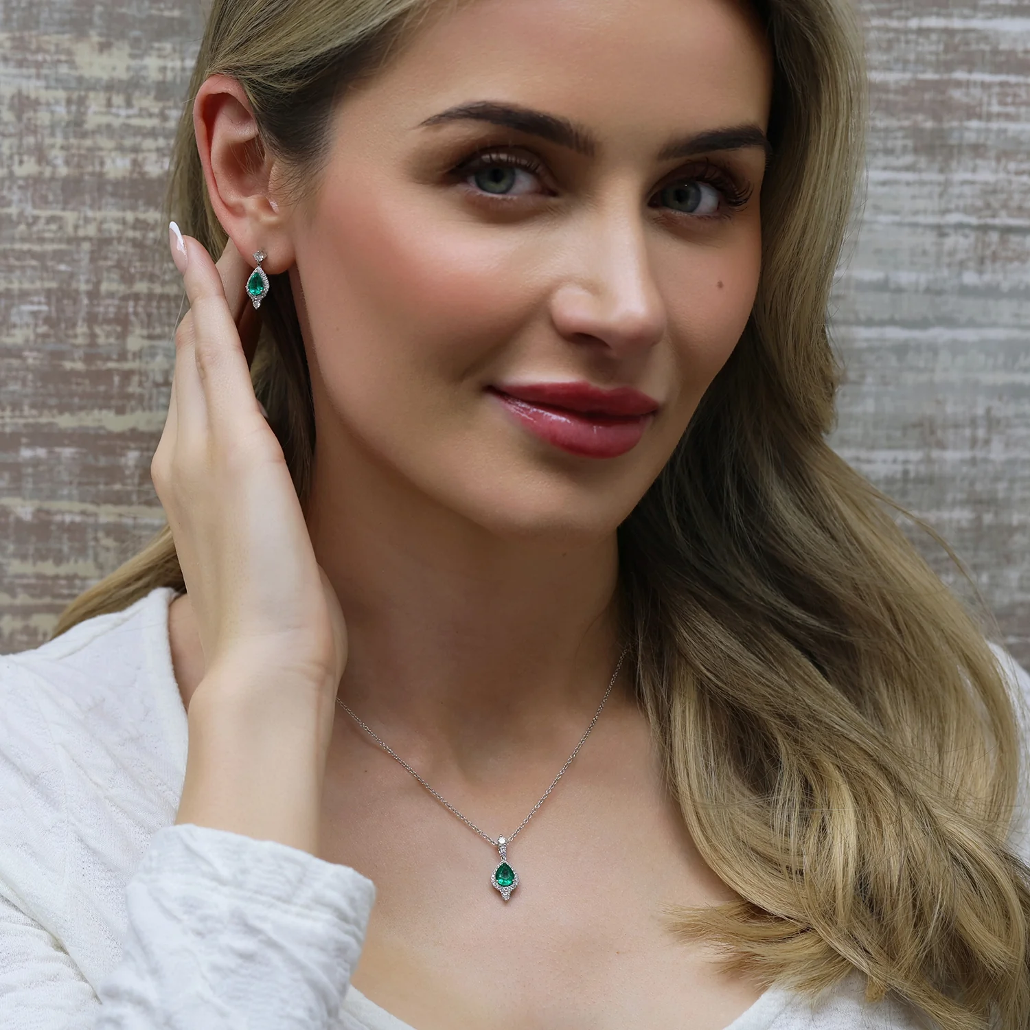 18ct White Gold Pear Shaped Emerald And Diamond Vintage Halo Drop Earrings - Image 2