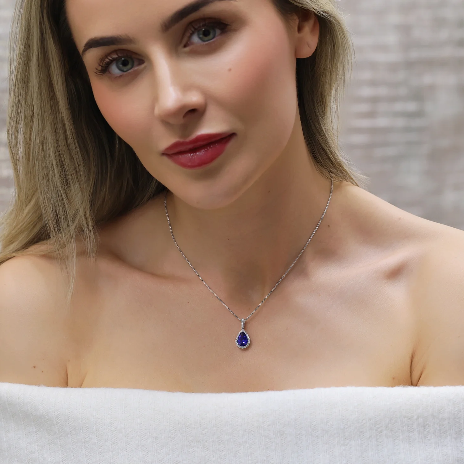 18ct White Gold Pear Shaped Tanzanite & Diamond Cluster Pendant - Image 3