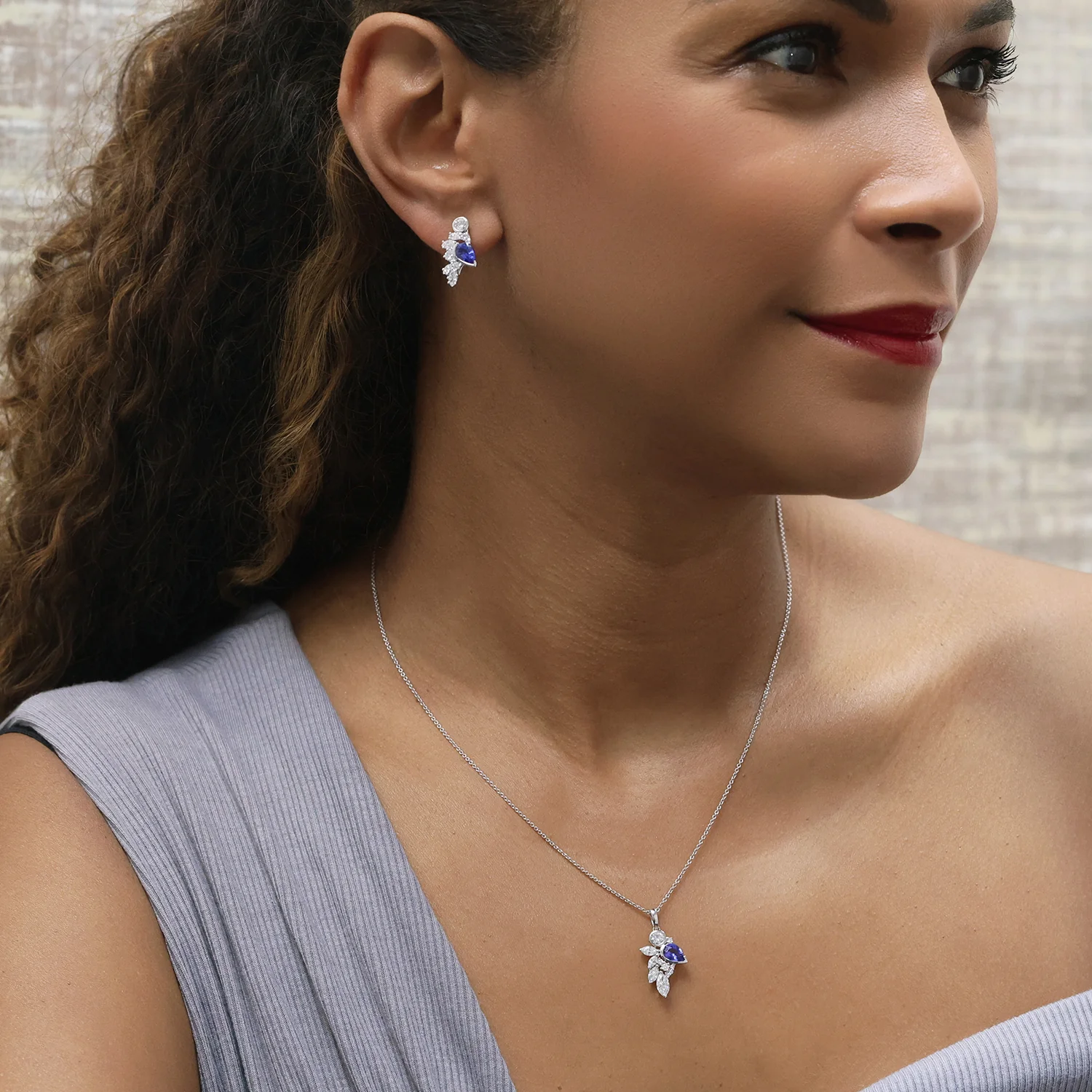 18ct White Gold Pear Tanzanite & Marquise Diamond Cascade Cluster Pendant - Image 3