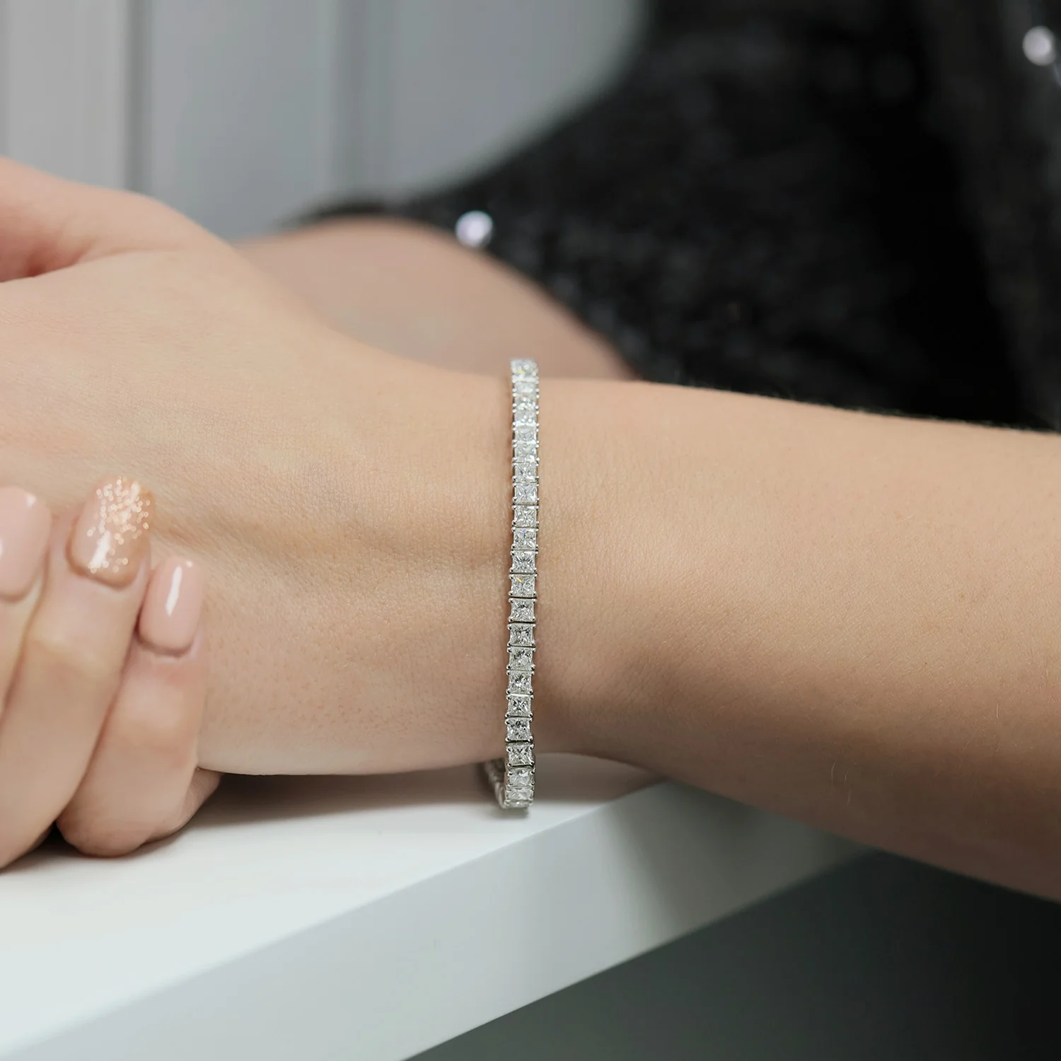 18ct White Gold Princess Cut Diamond Claw Set Tennis Bracelet - Image 3