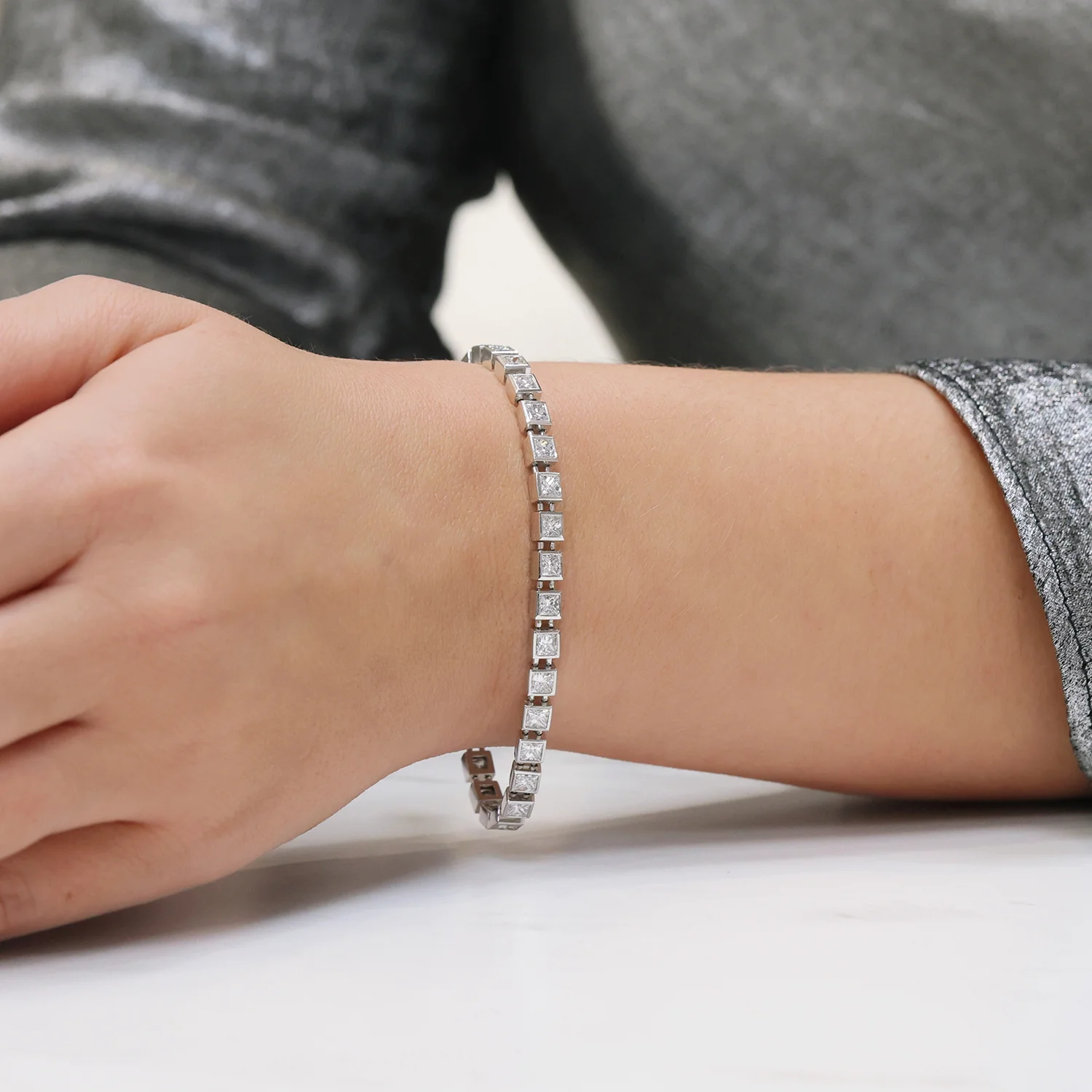 18ct White Gold Princess Cut Diamond Rubover Set Tennis Bracelet - Image 2