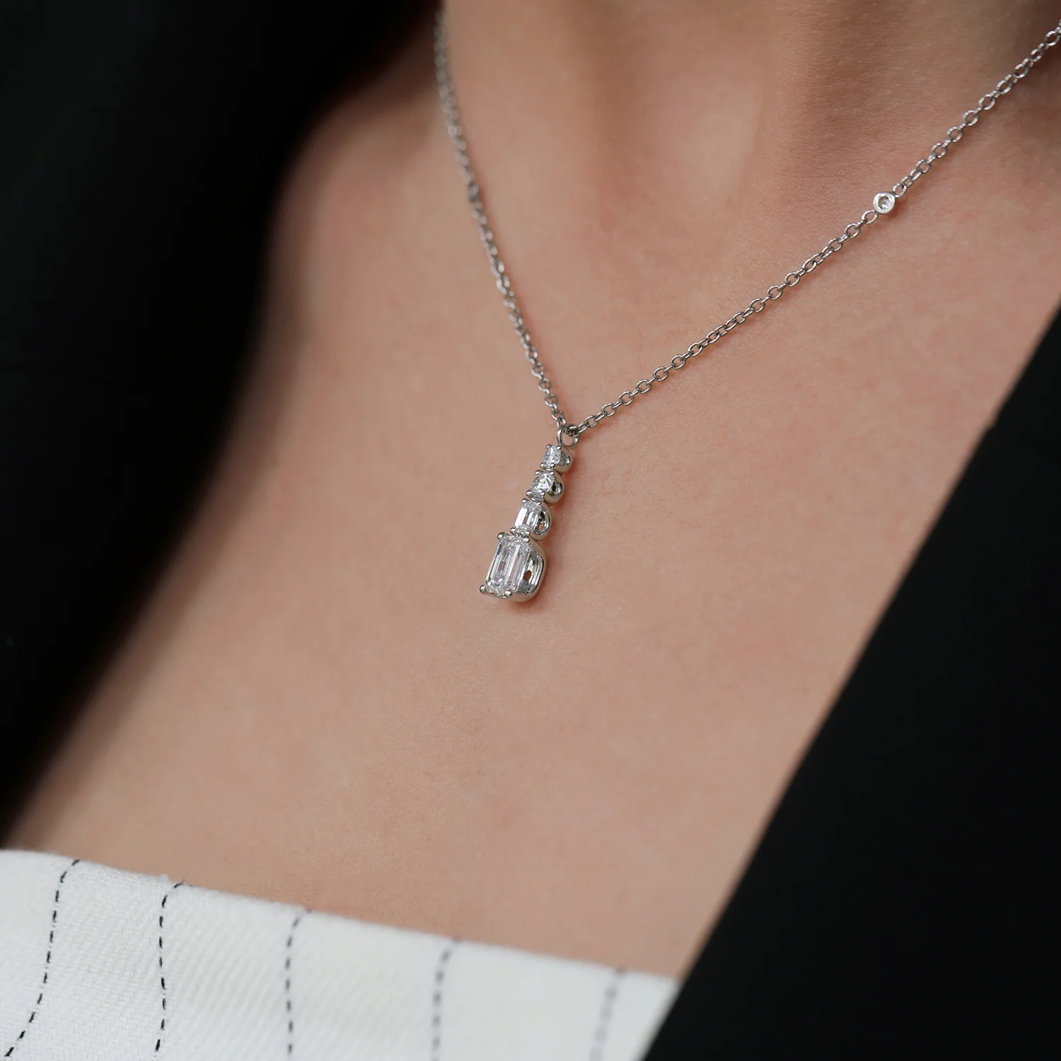 18ct White Gold Round Brilliant and Emerald Cut Diamond Four Stone Pendant - Image 2
